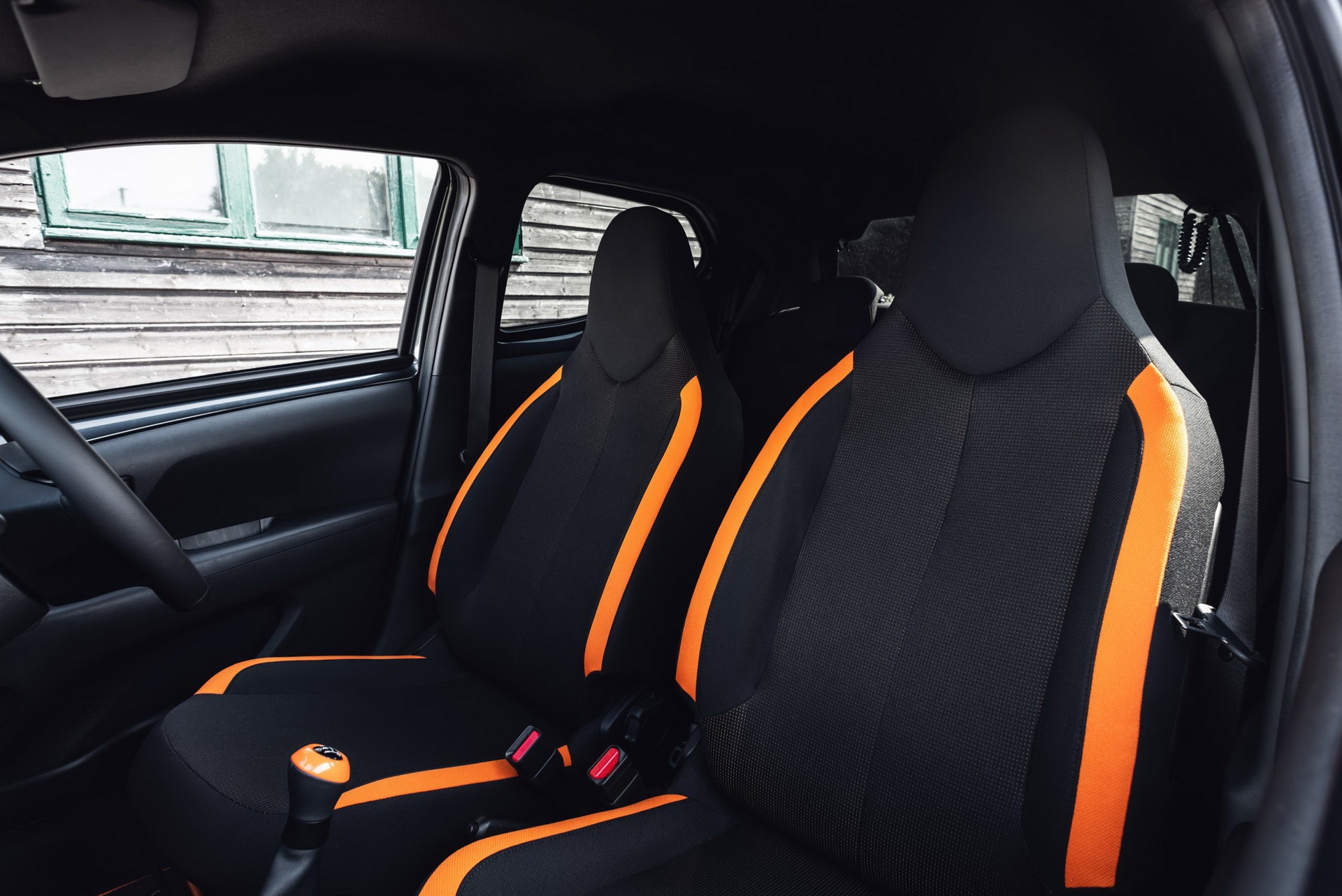 Toyota Aygo JBL Edition danh cho tin do am nhac anh 15