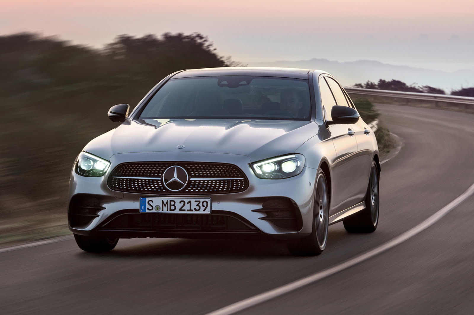 giá bán chi tiết Mercedes E-Class 2021 ảnh 1 gia ban chi tiet Mercedes E-Class 2021 anh 1