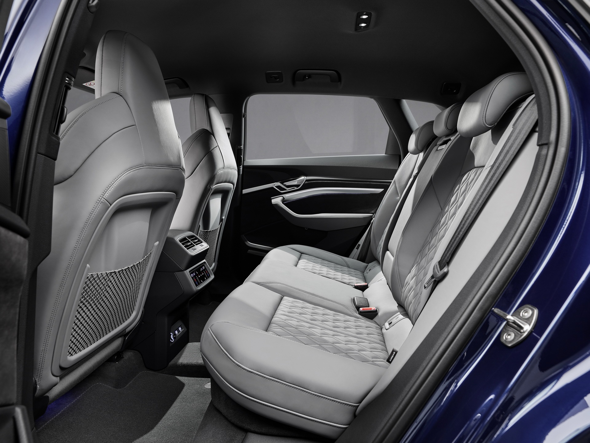Audi E-Tron S 2021 bán ra thị trường ảnh 23 Audi E-Tron S 2021 ban ra thi truong anh 23