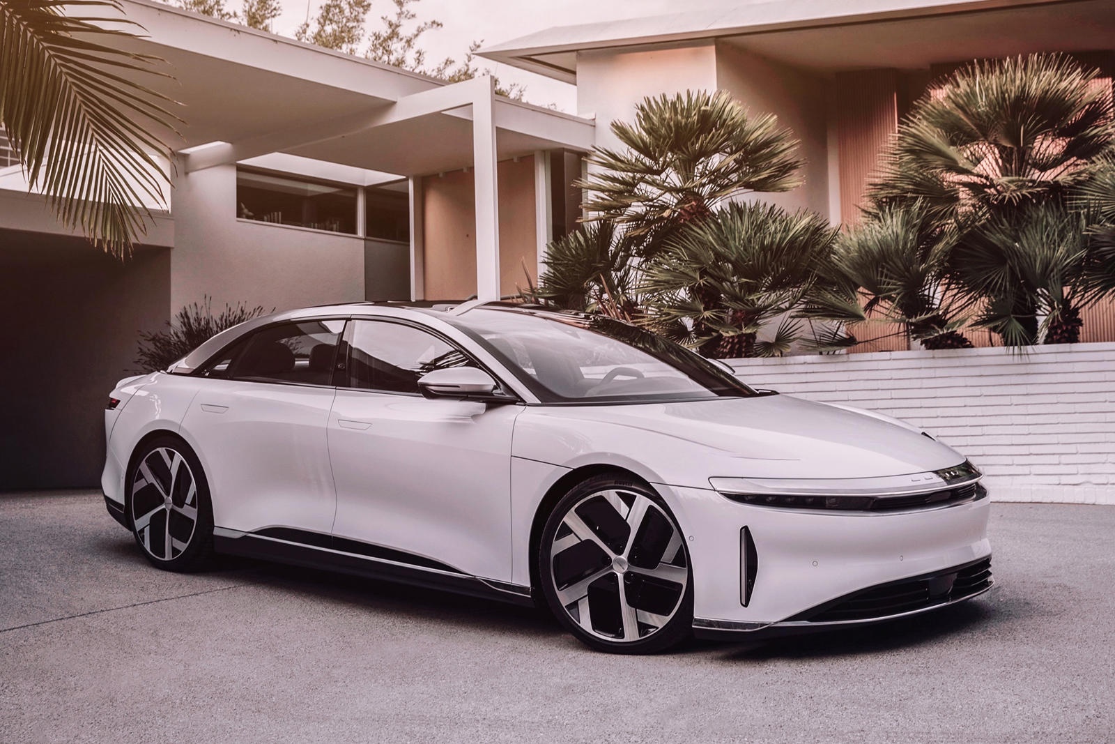 sedan Lucid Air manh 1.920 ma luc anh 3