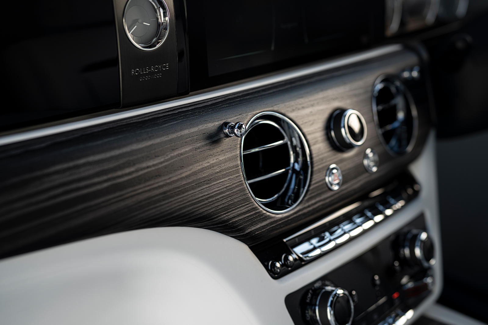 Rolls Royce ưu tiên sang trọng hơn công nghệ ảnh 9 Rolls Royce uu tien sang trong hon cong nghe anh 9