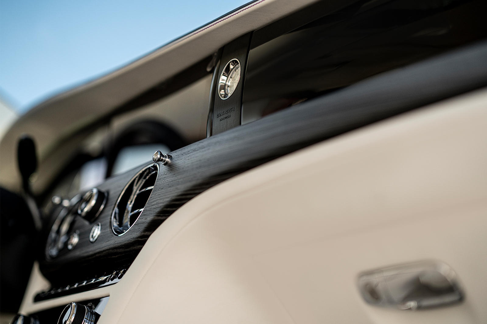 Rolls Royce ưu tiên sang trọng hơn công nghệ ảnh 11 Rolls Royce uu tien sang trong hon cong nghe anh 11