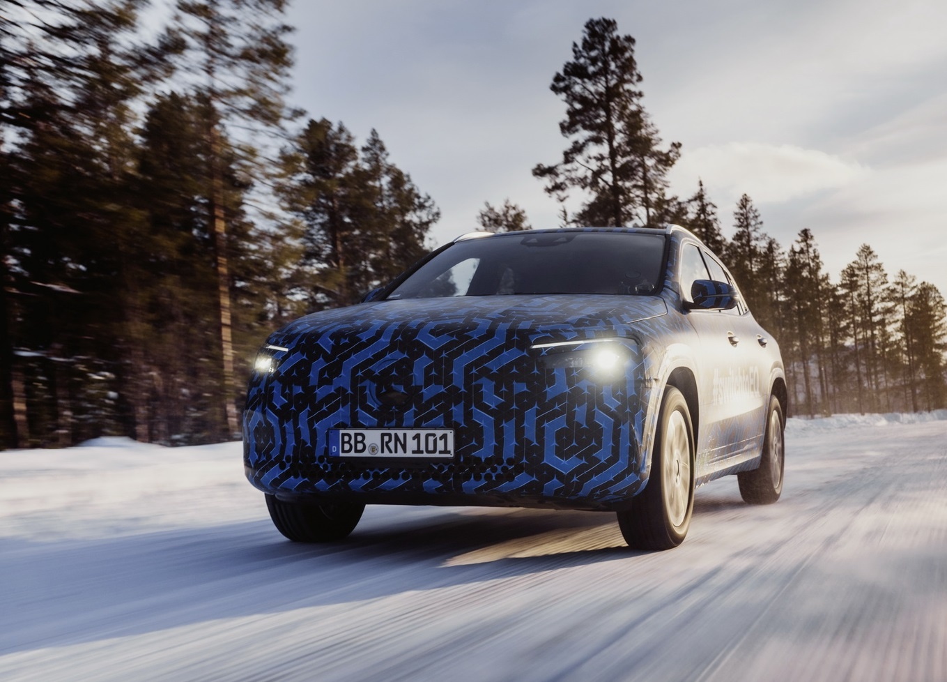 hoan ra mat xe dien Mercedes EQA anh 1