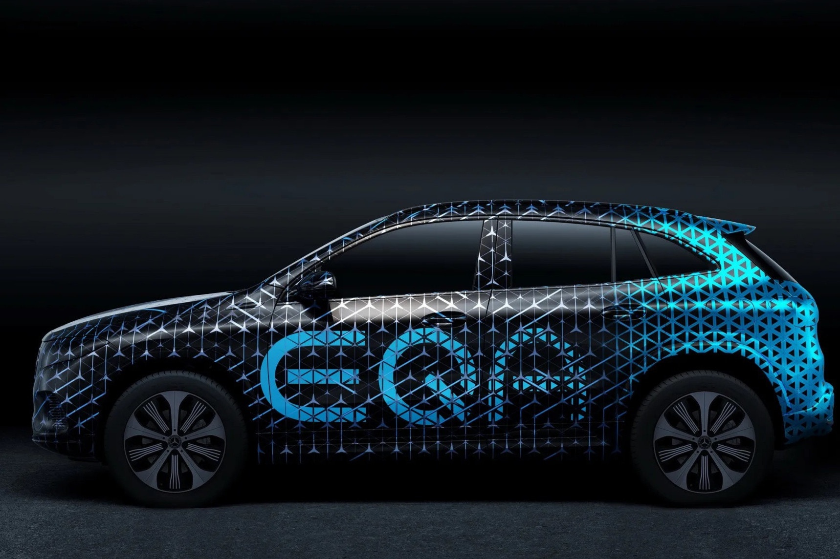 Oto dien Mercedes EQA bi hoan ra mat hinh anh