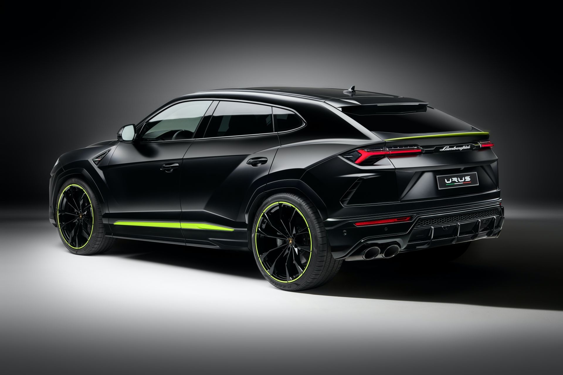 Lamborghini Urus noi bat trong goi thiet ke moi anh 2