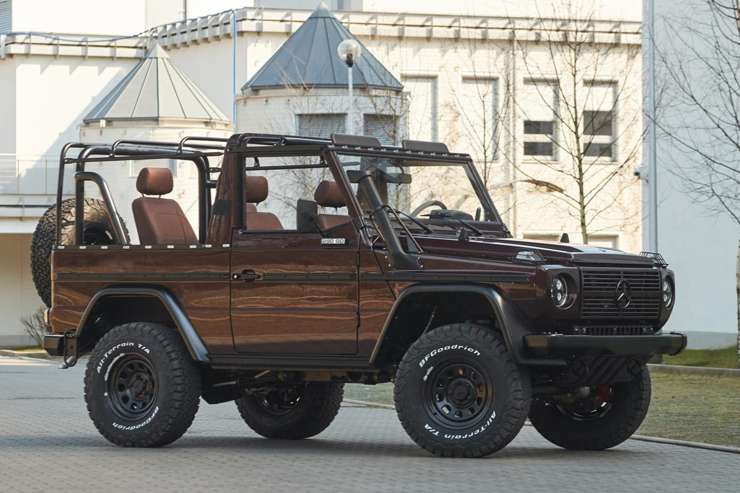 Phuc che Mercedes G-Class 30 nam tuoi, ban gia ngang xe moi hinh anh