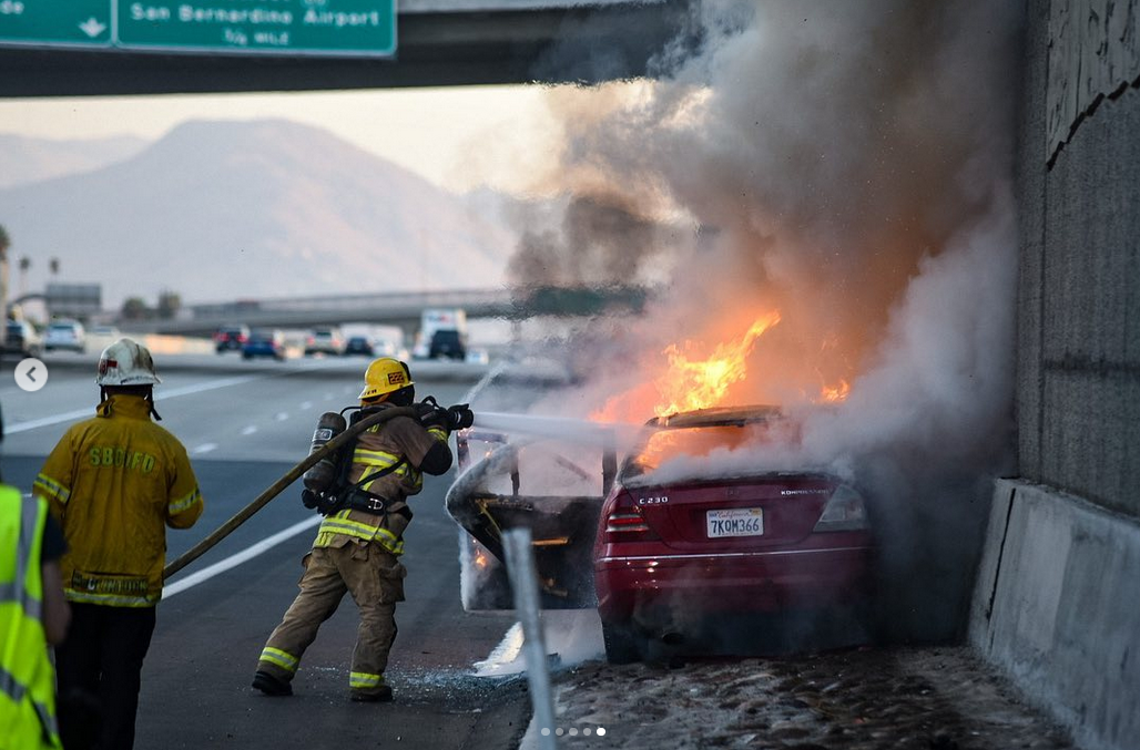 Mercedes C-Class boc chay tren cao toc My hinh anh