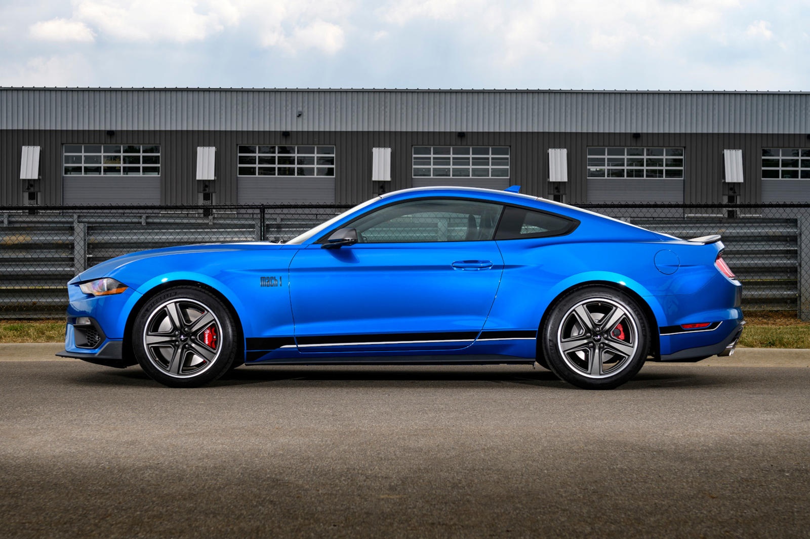 Mustang Mach 1 được bán đại trà ảnh 4 Mustang Mach 1 duoc ban dai tra anh 4