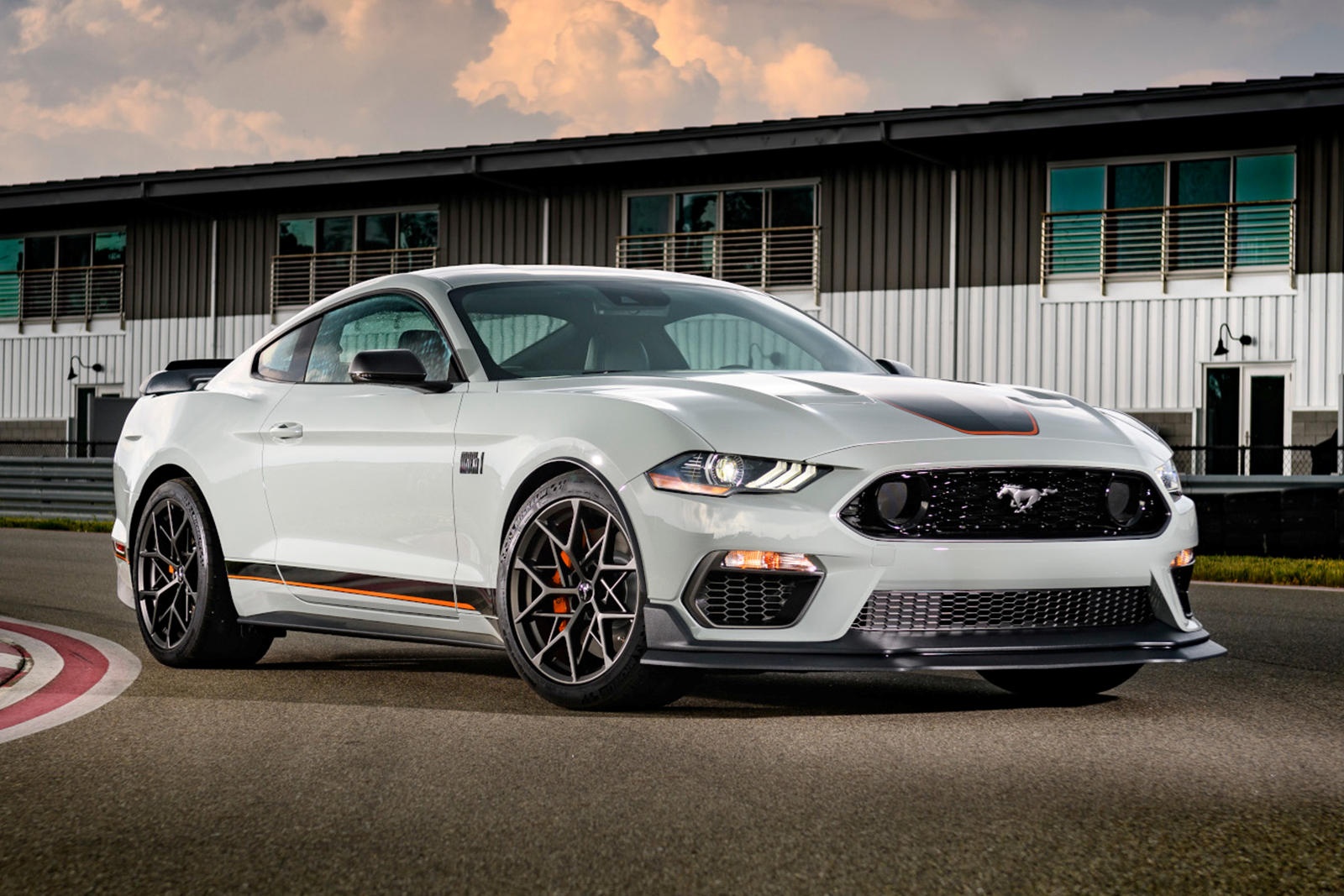 Mustang Mach 1 được bán đại trà ảnh 1 Mustang Mach 1 duoc ban dai tra anh 1