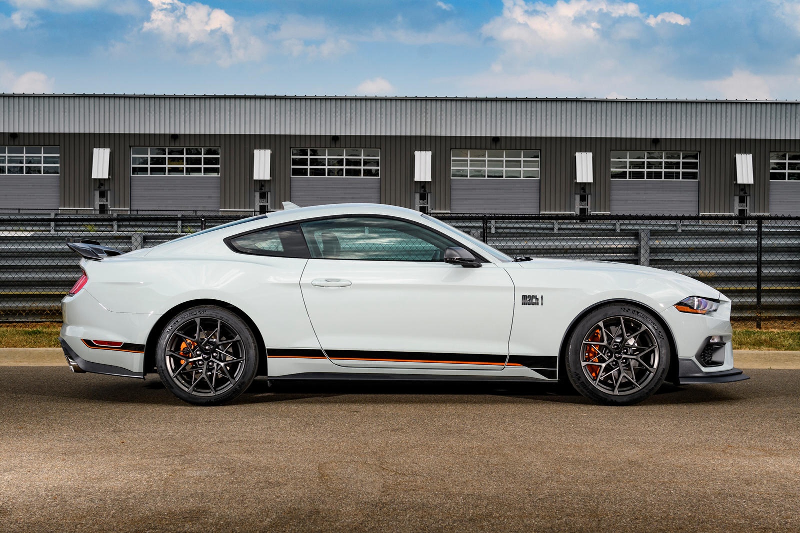 Mustang Mach 1 được bán đại trà ảnh 9 Mustang Mach 1 duoc ban dai tra anh 9