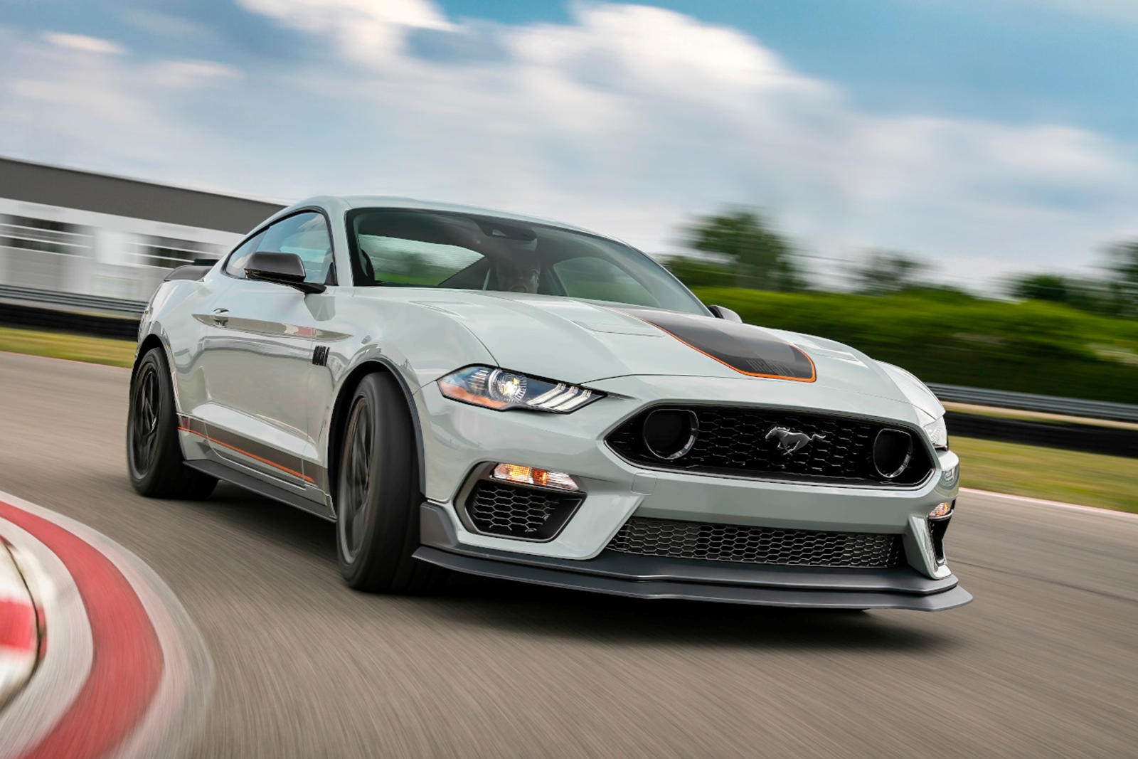 Mustang Mach 1 được bán đại trà ảnh 8 Mustang Mach 1 duoc ban dai tra anh 8