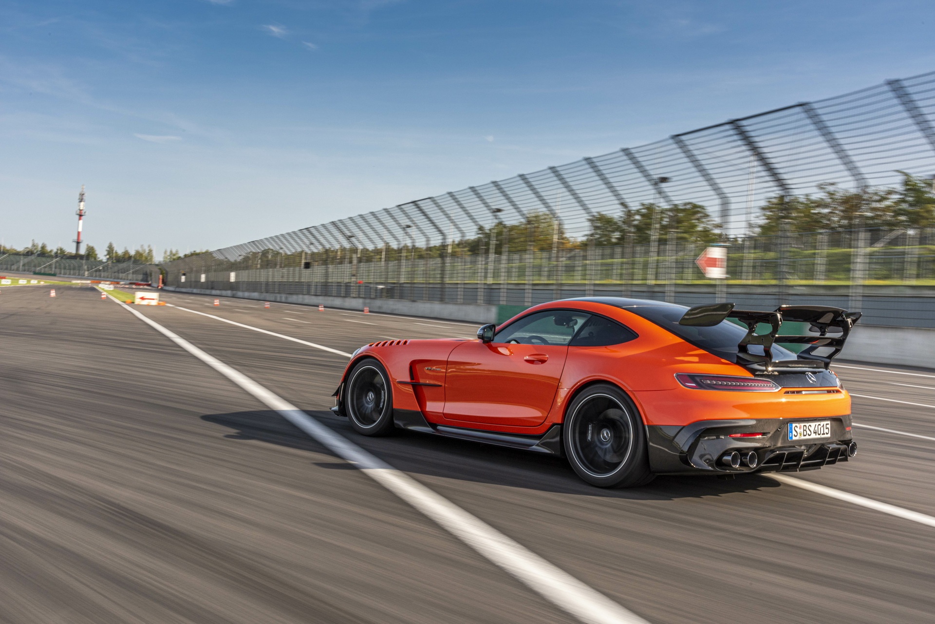 Mercedes-AMG GT Black Series cháy hàng tại Australia ảnh 8 Mercedes-AMG GT Black Series chay hang tai Australia anh 8