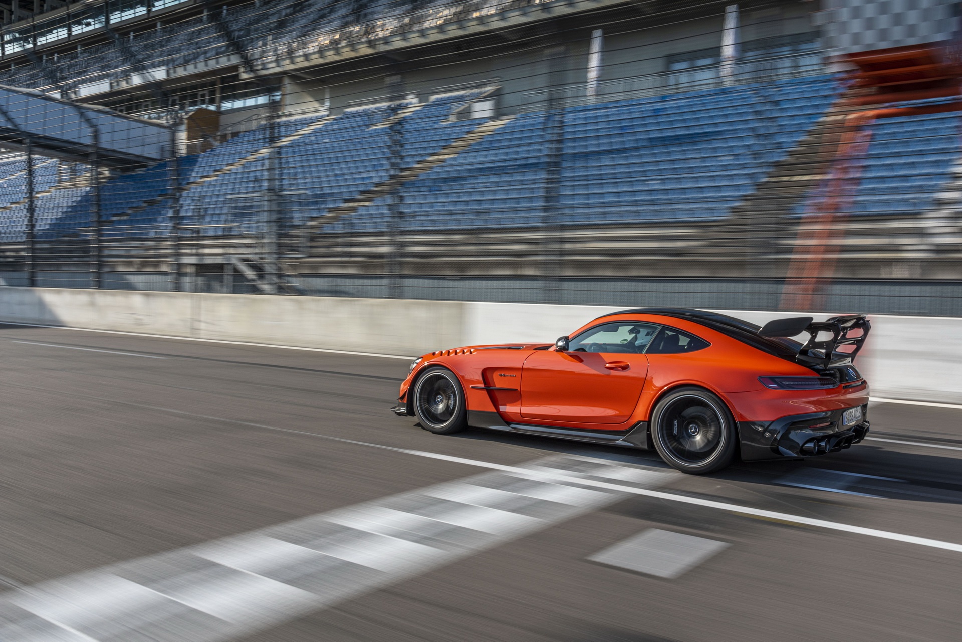 Mercedes-AMG GT Black Series cháy hàng tại Australia ảnh 7 Mercedes-AMG GT Black Series chay hang tai Australia anh 7