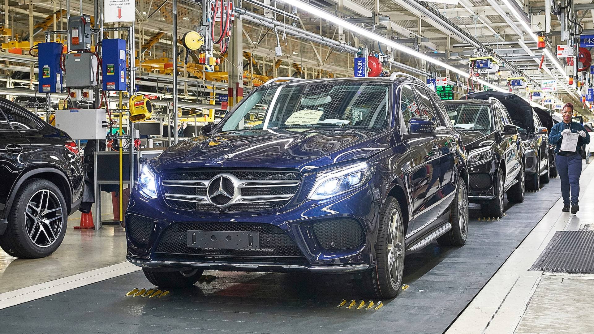 Mercedes gat hai doanh thu trong dai dich anh 2