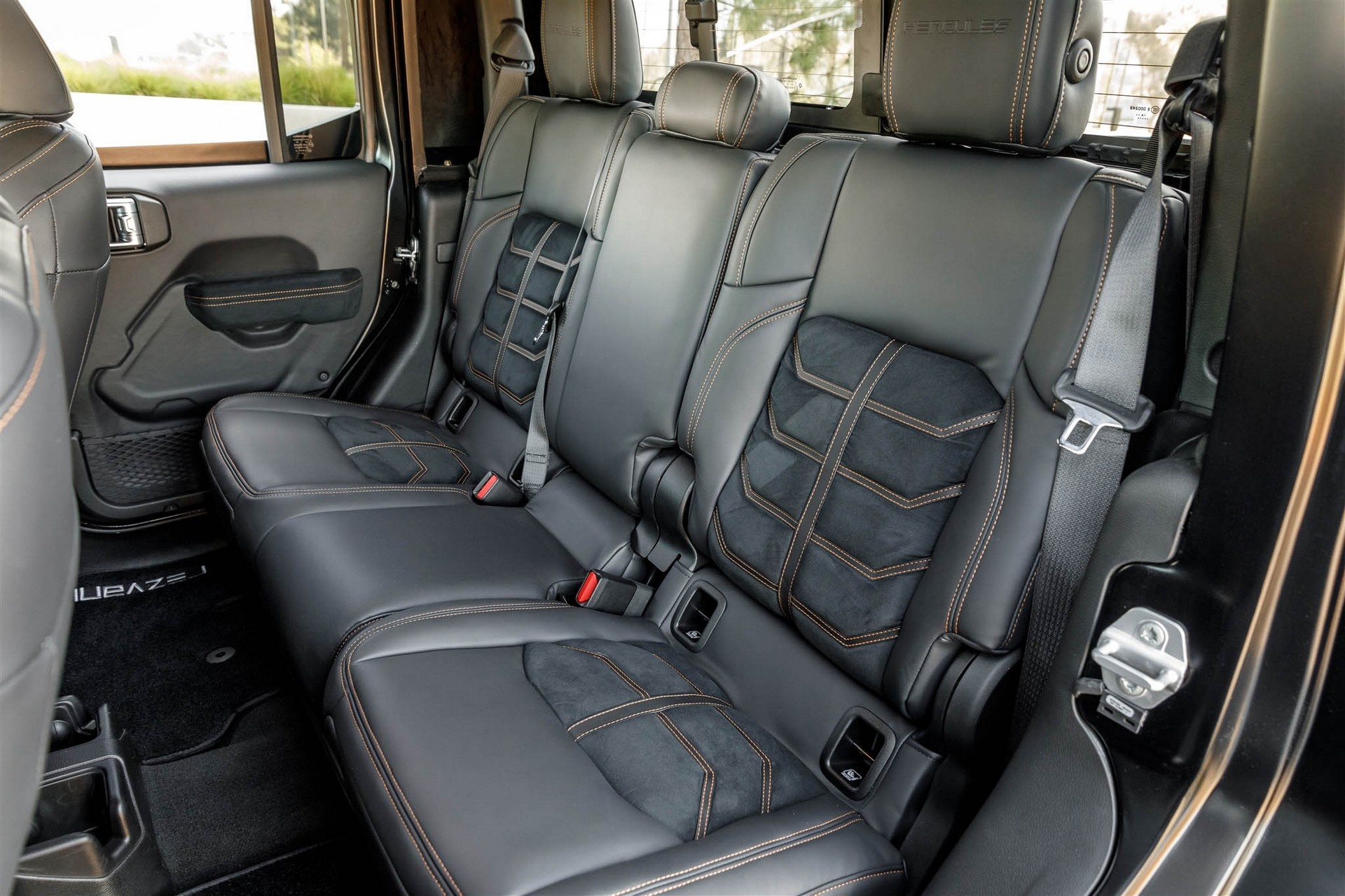 Rezvani Hercules 6×6 có giá bán gần nửa triệu USD ảnh 23 Rezvani Hercules 6×6 co gia ban gan nua trieu USD anh 23