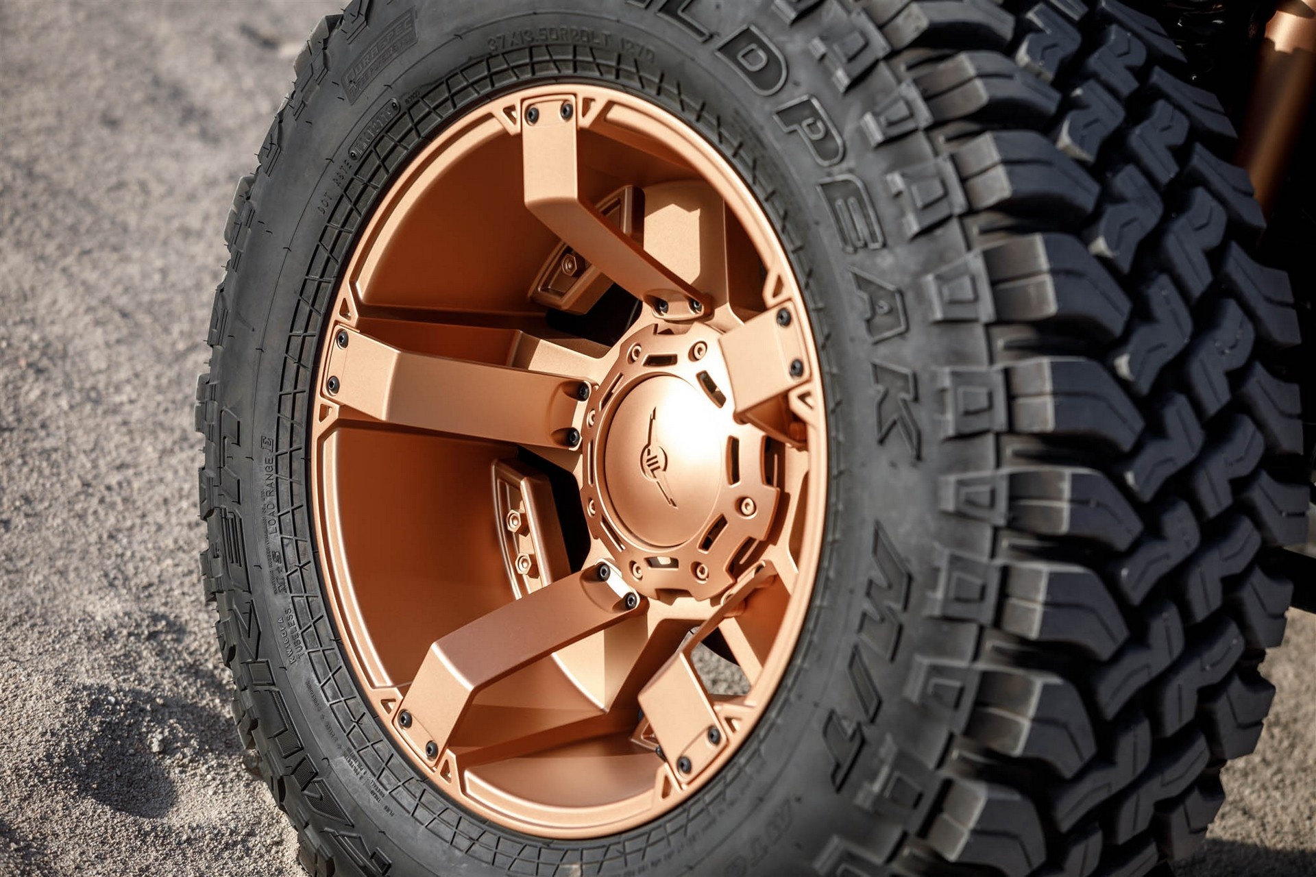 Rezvani Hercules 6×6 có giá bán gần nửa triệu USD ảnh 10 Rezvani Hercules 6×6 co gia ban gan nua trieu USD anh 10