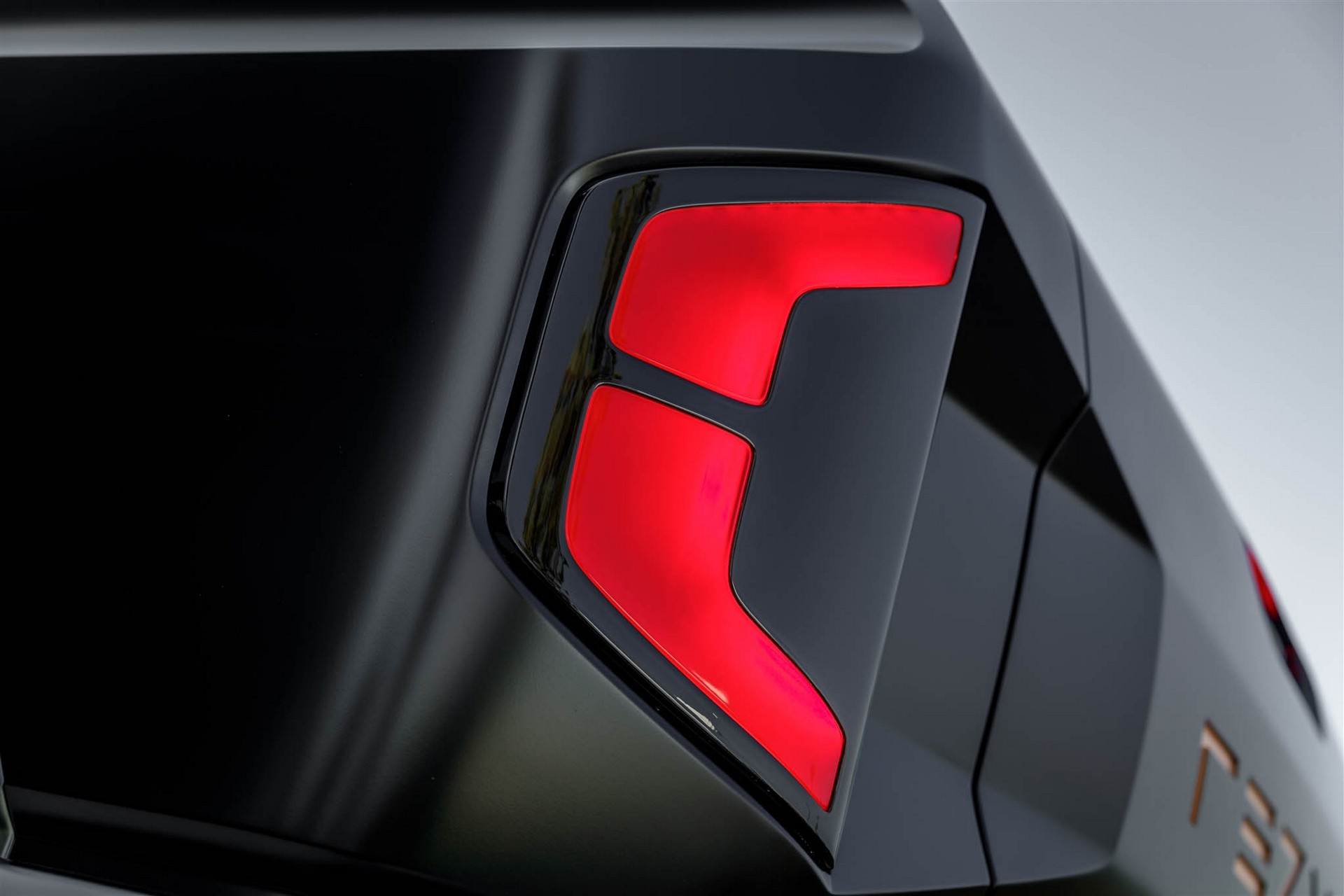 Rezvani Hercules 6×6 có giá bán gần nửa triệu USD ảnh 11 Rezvani Hercules 6×6 co gia ban gan nua trieu USD anh 11