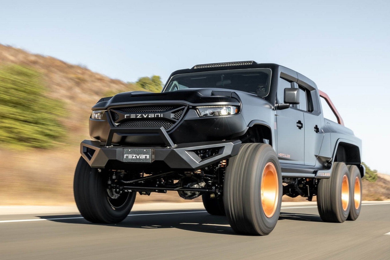 Sieu ban tai Rezvani Hercules 6×6 co gia ban gan nua trieu USD hinh anh