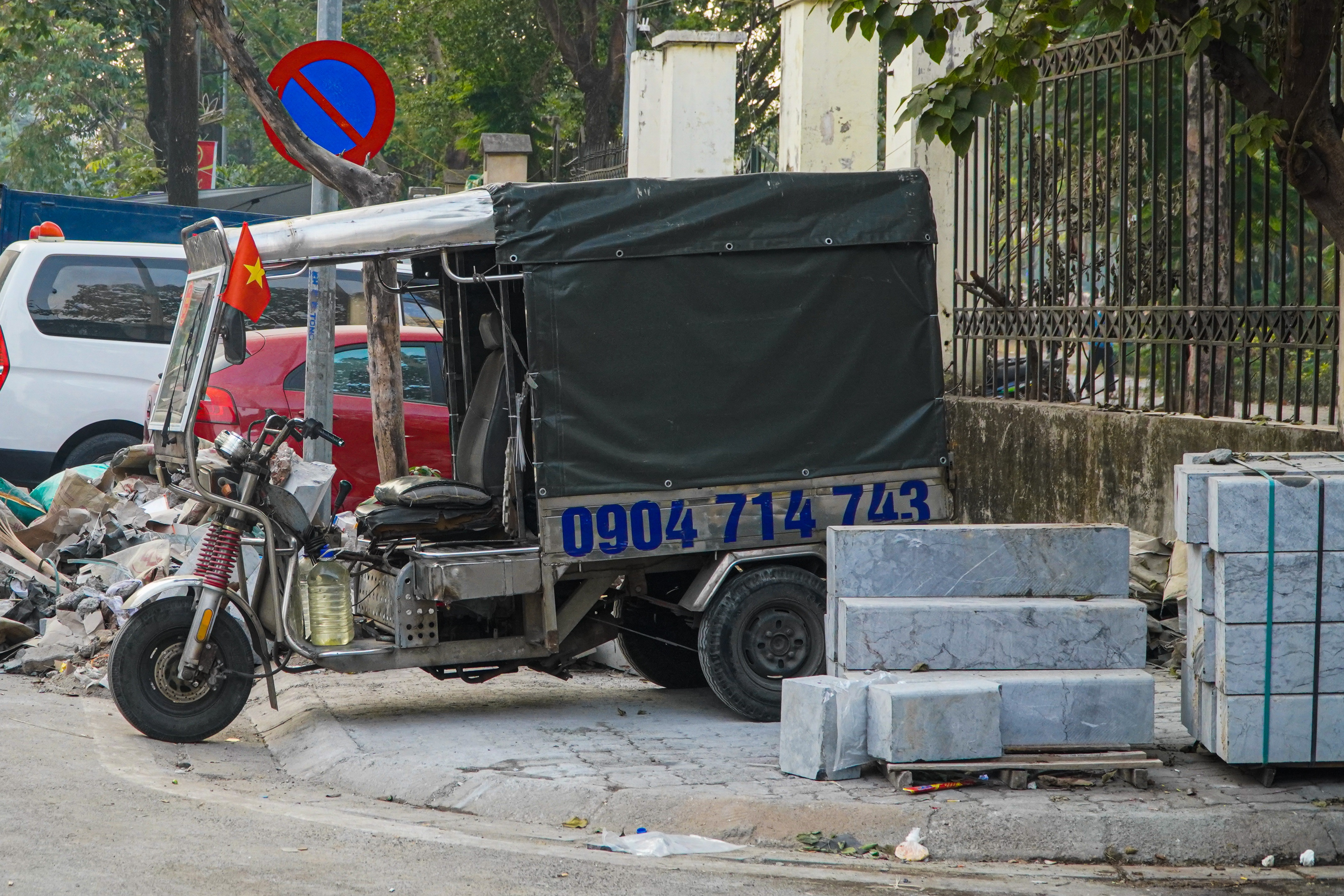 Via he chua lat da xong, oto, xe may da lao len ‘cay xoi’ hinh anh