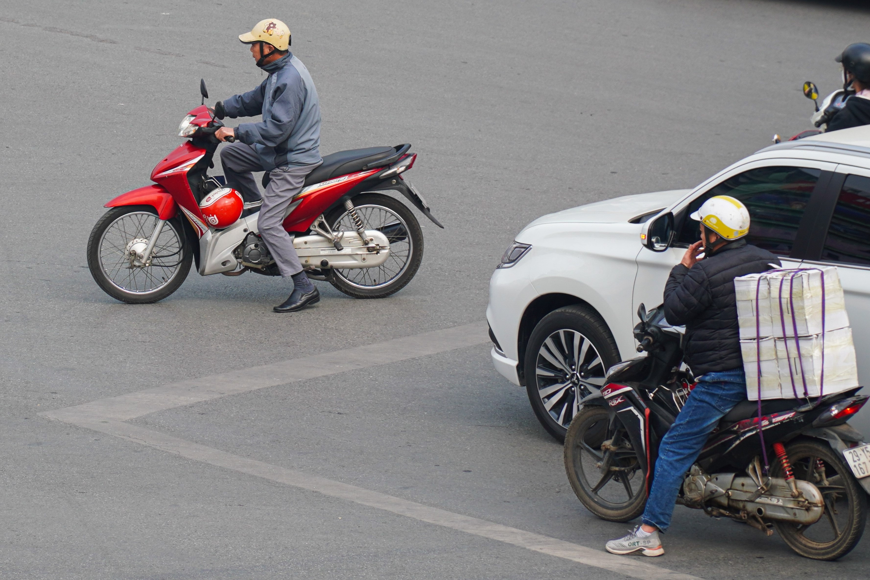 Xe co vuot den do bat chap muc phat nang moi ap dung hinh anh