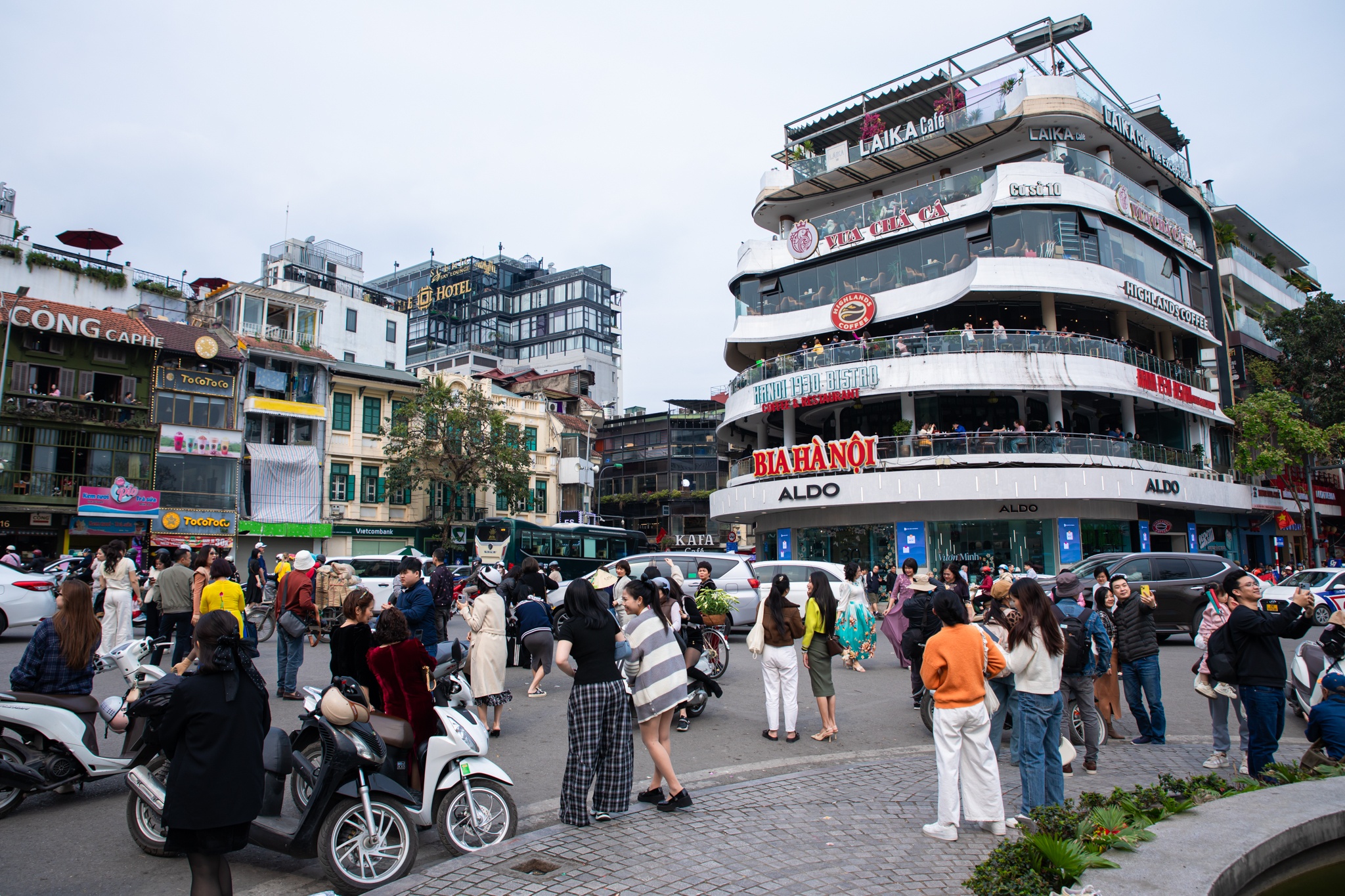 Tai xe tra lai 1,5 trieu dong sau vu 'chat chem' khach Philippines hinh anh