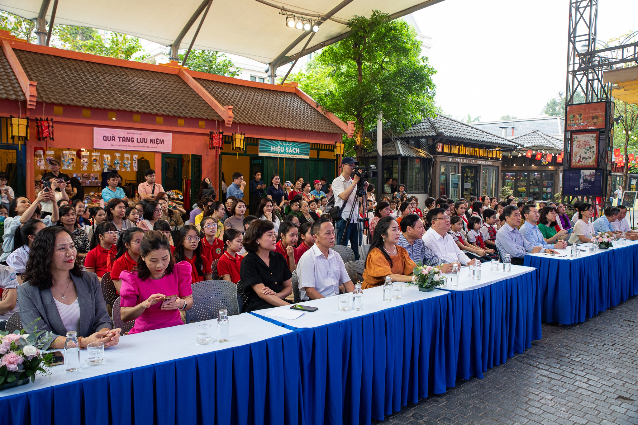 hoi sach tai ha noi anh 1