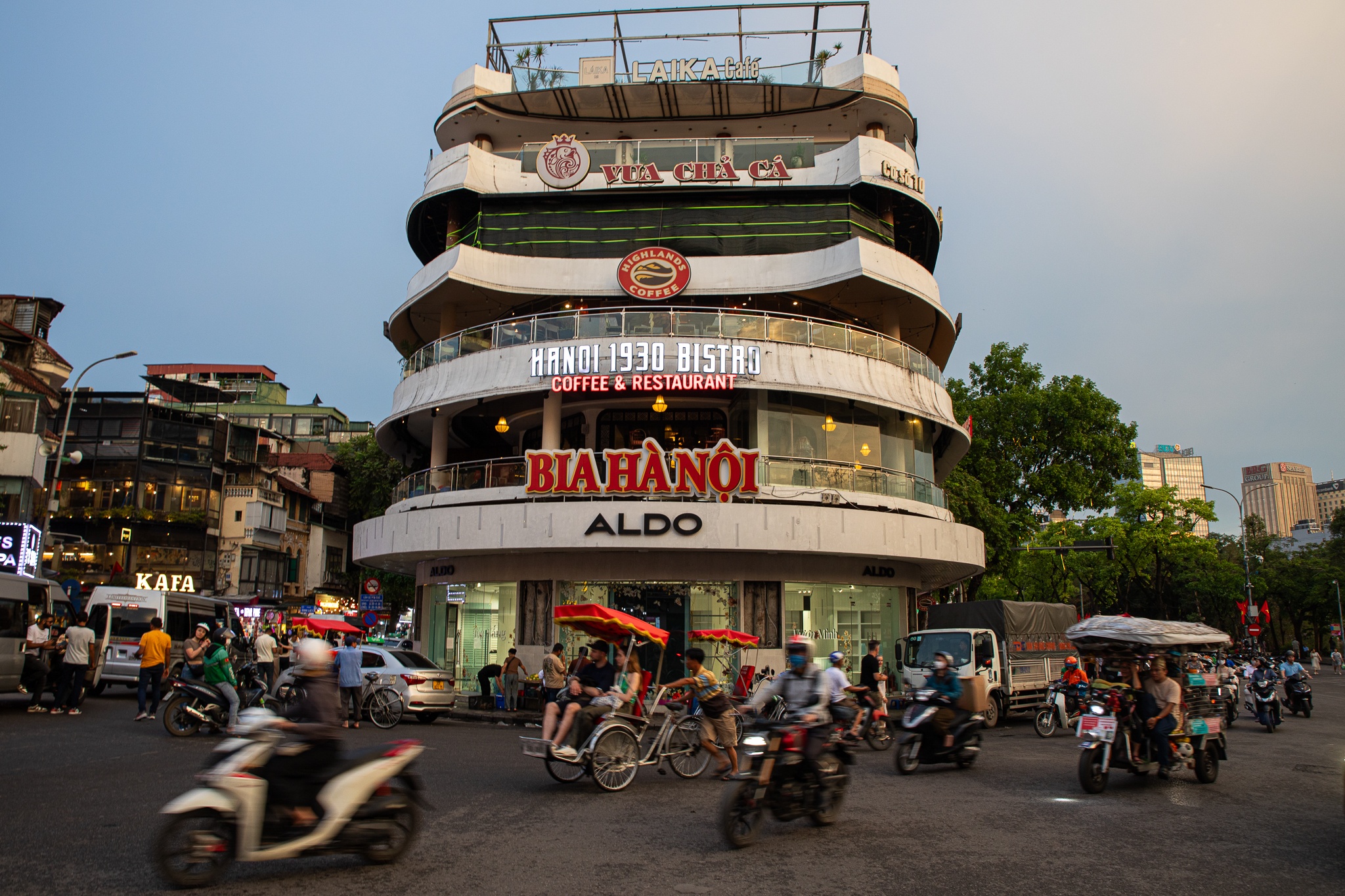 Cap tap di doi do dac khoi toa nha 'Ham ca map' hinh anh