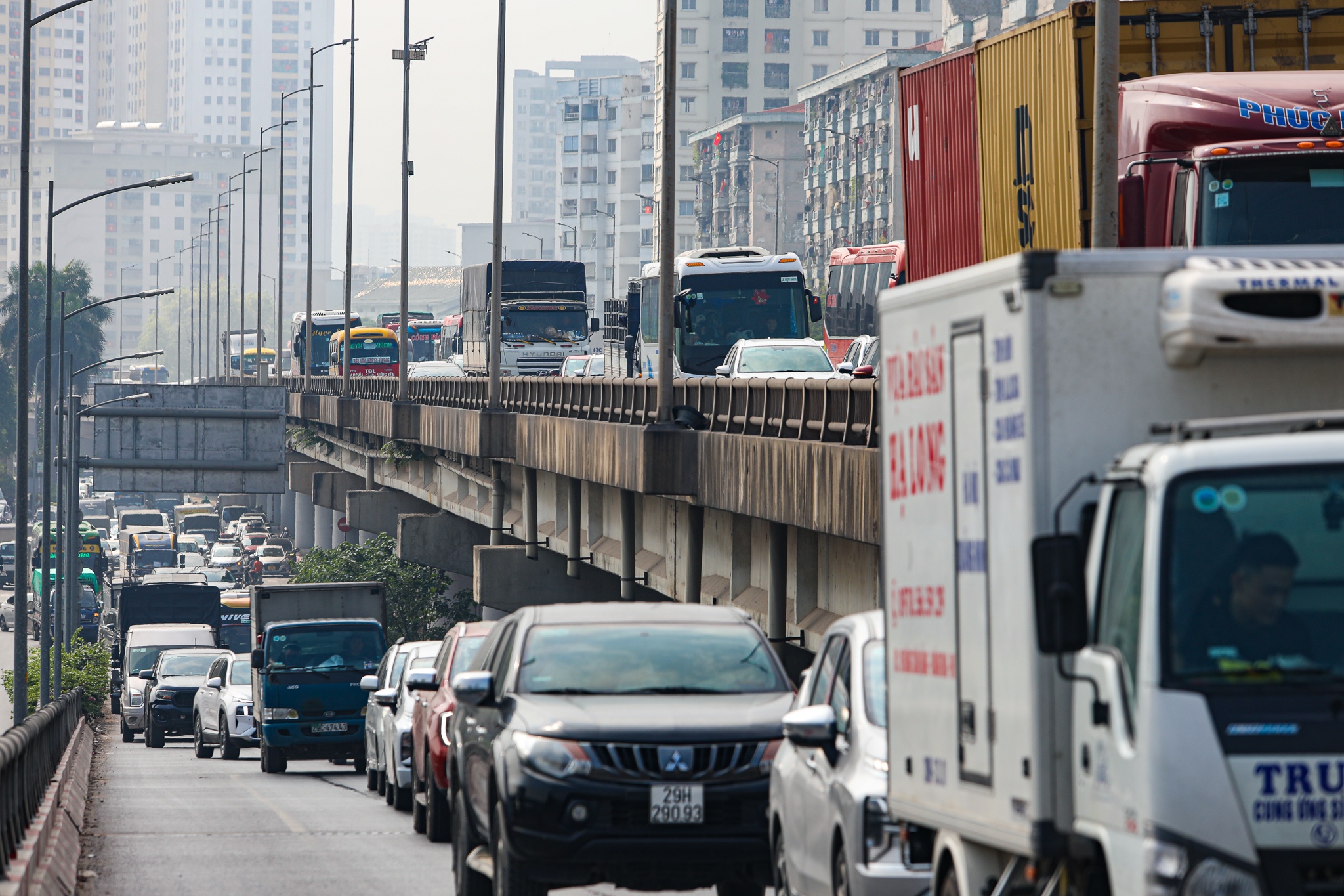 Cua ngo Thu do chat kin nguoi dan roi thanh pho ve que nghi le hinh anh