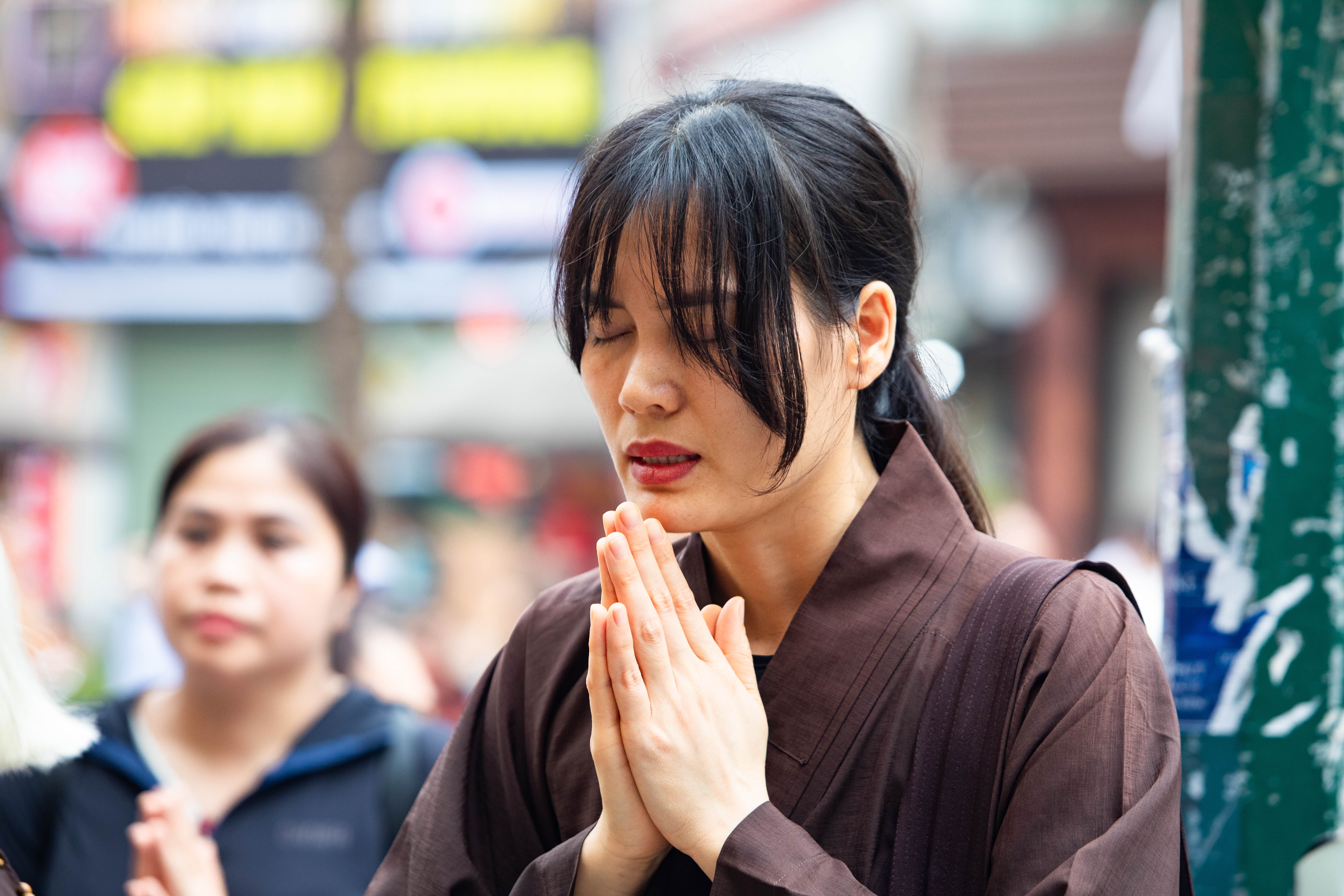 Thuc xuyen dem cho chiem bai Xa loi Duc Phat o chua Quan Su hinh anh