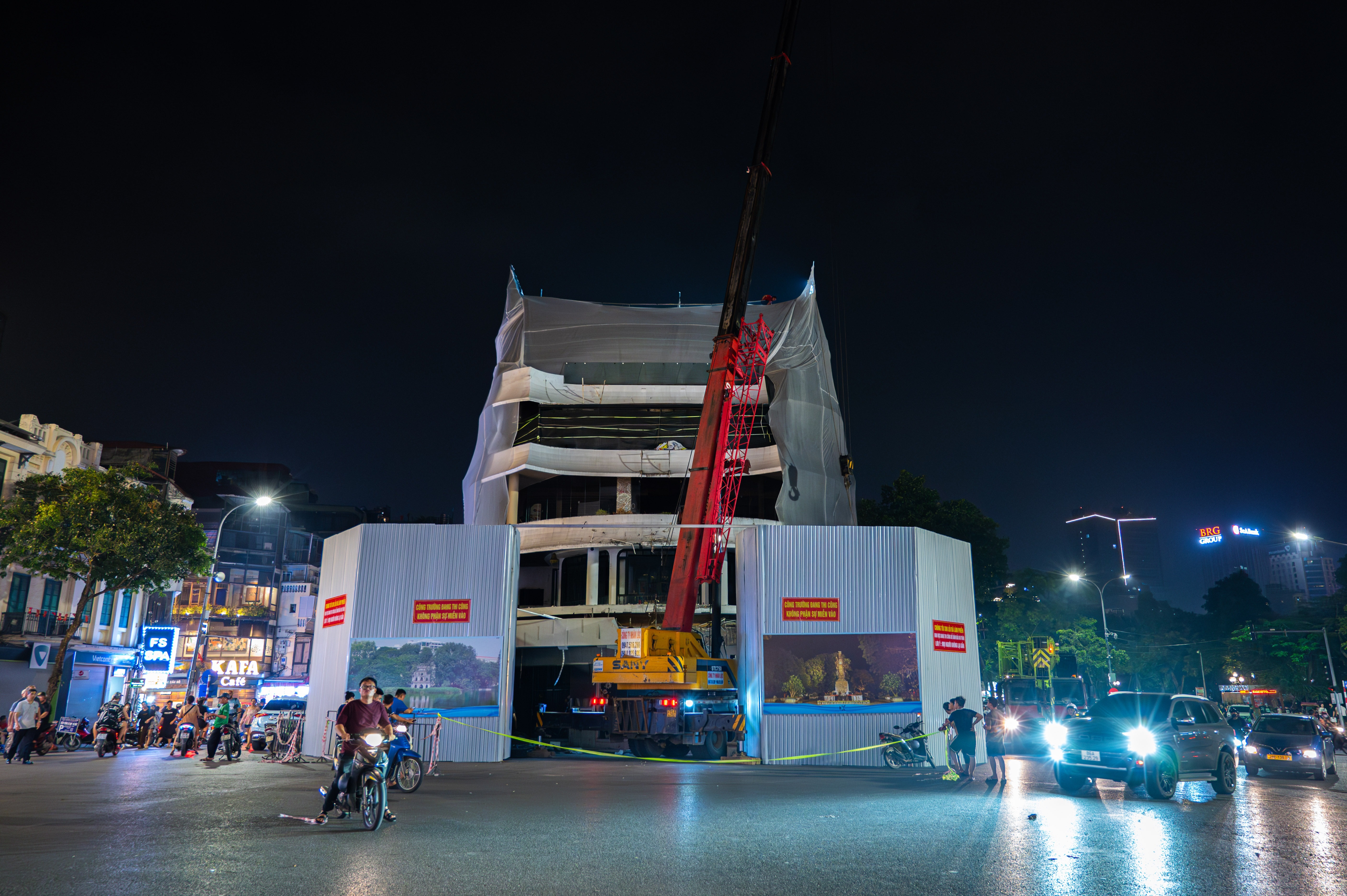 Can canh thao do toa 'Ham ca map' trong dem hinh anh