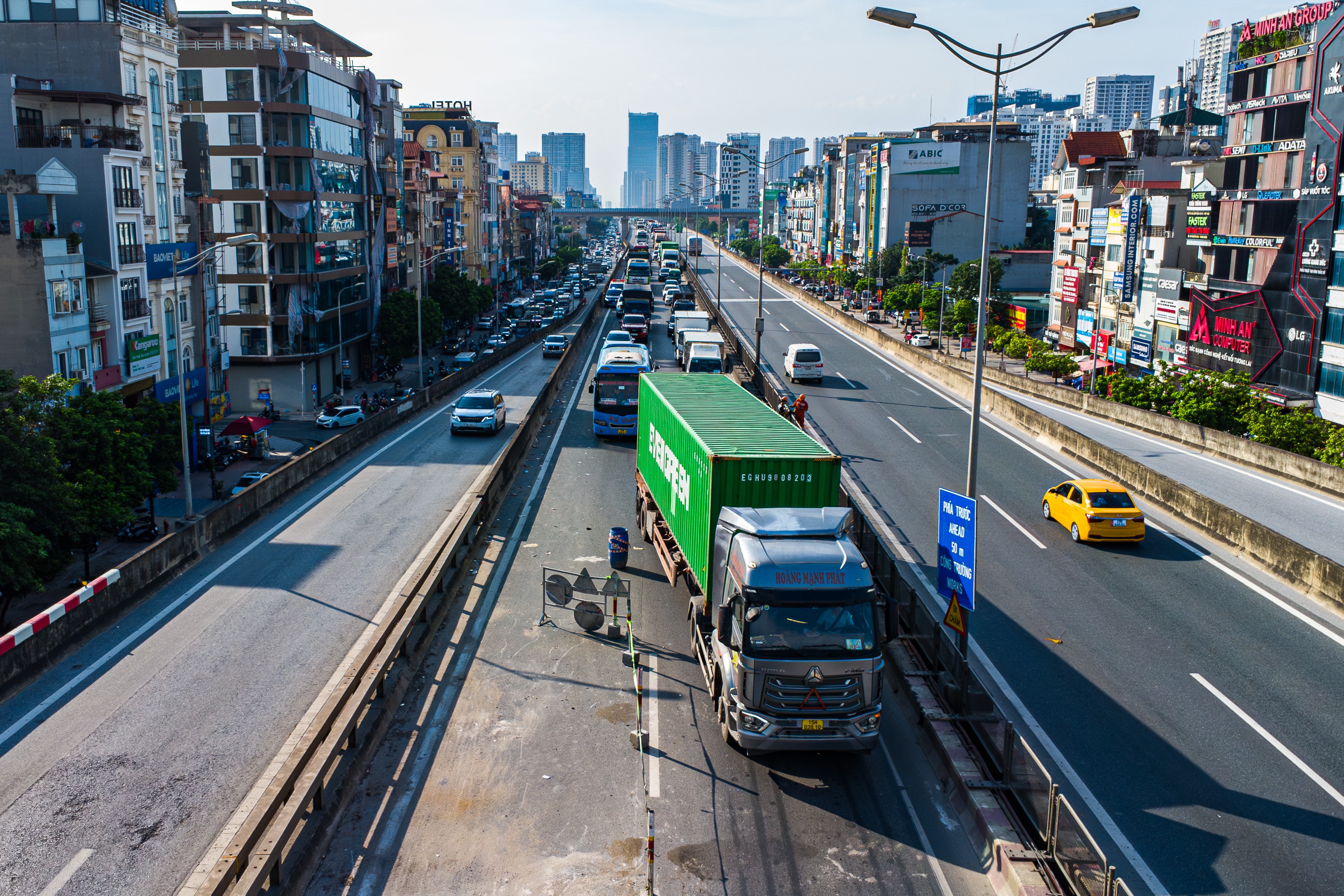 Un tac hang gio dong ho do duong Vanh dai 3 tren cao sua chua hinh anh