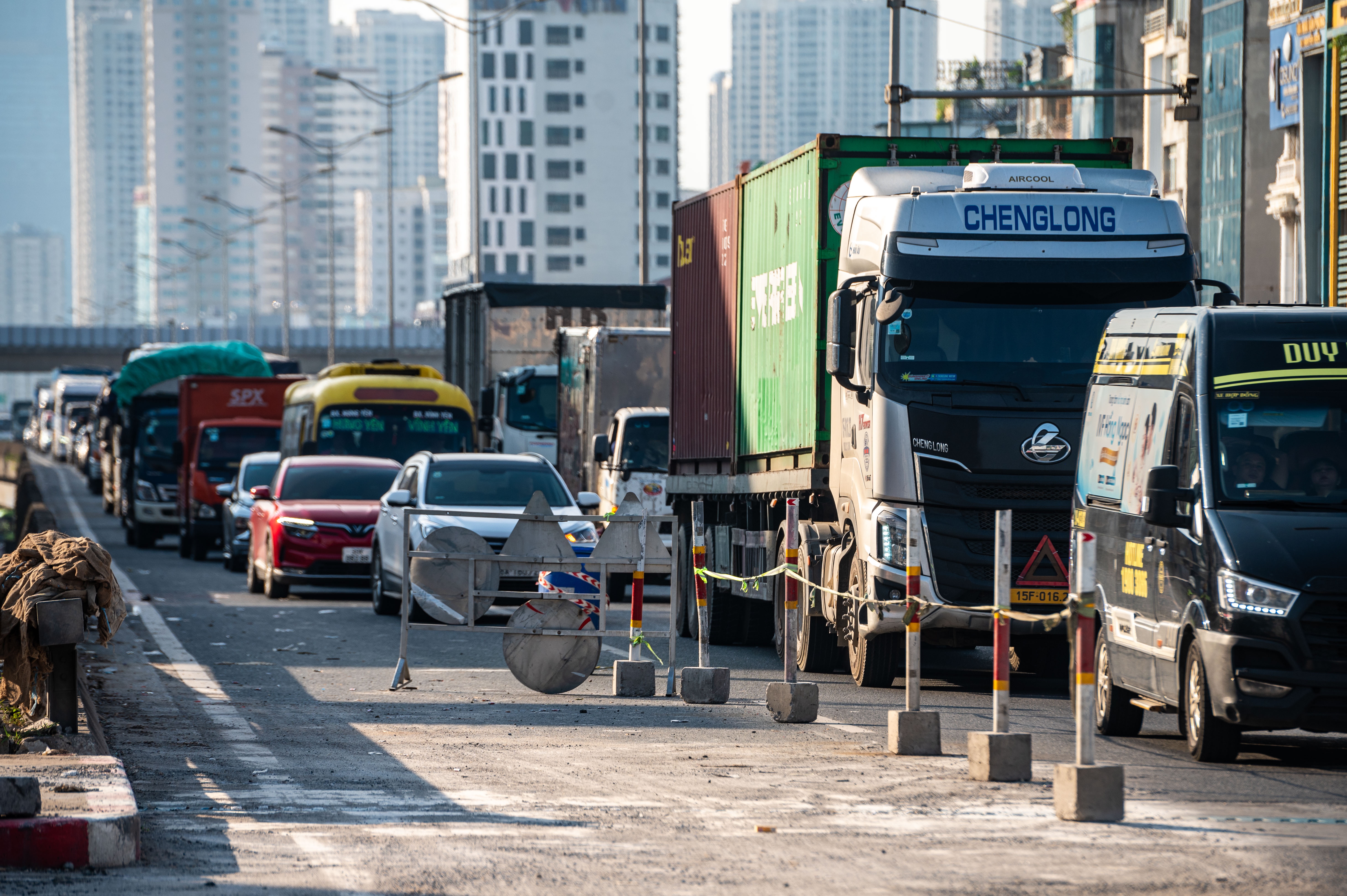 Un tac hang km tai duong Vanh dai 3 tren cao hinh anh