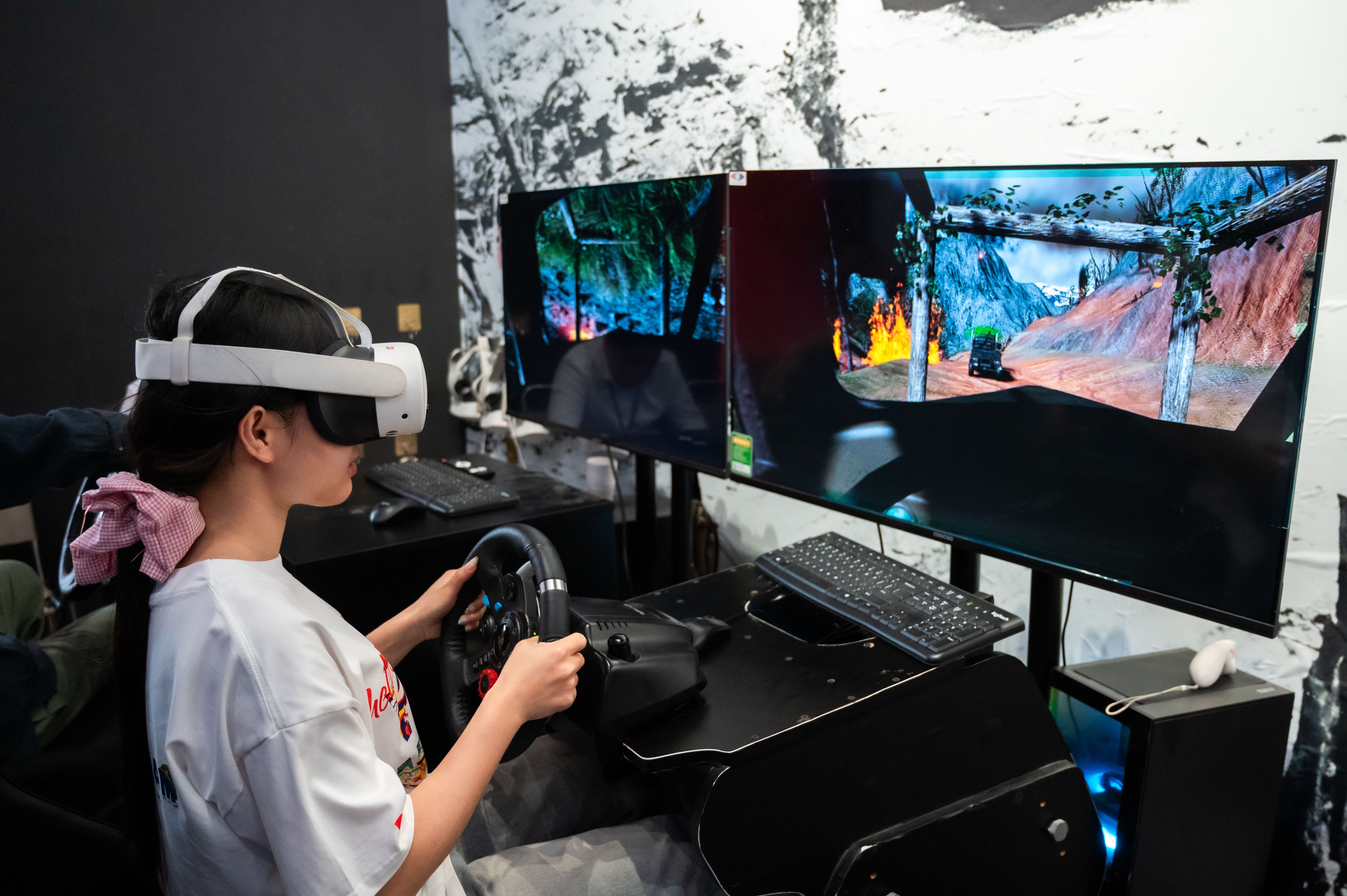 Xep hang dai de cho duoc ban sung, lai xe tren duong Truong Son ao hinh anh