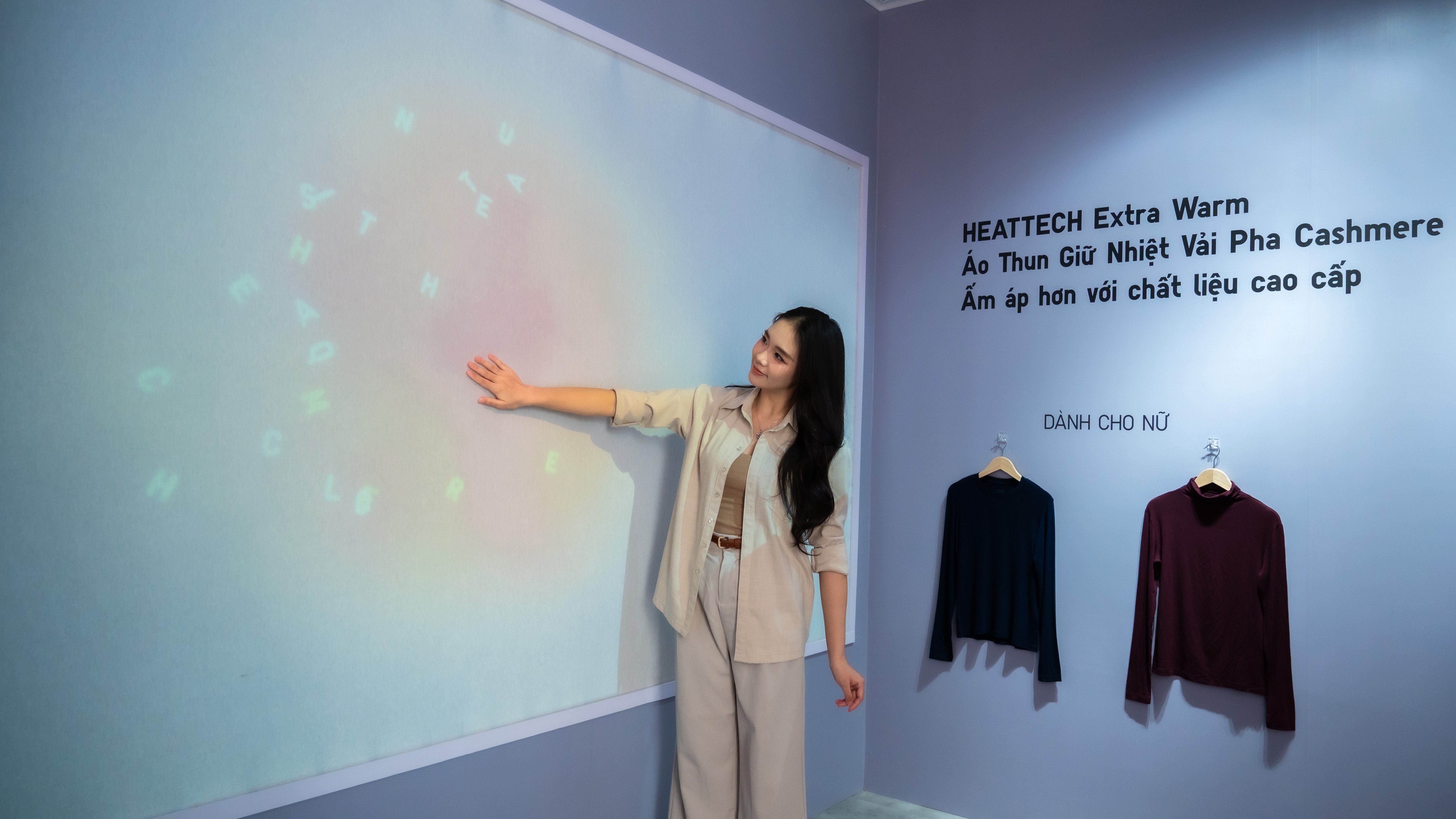 ao giu am Uniqlo,  HEATTECH,  PUFFTECH,  mac am khong nang,  cong nghe giu nhiet,  thoi trang Ha Noi anh 19