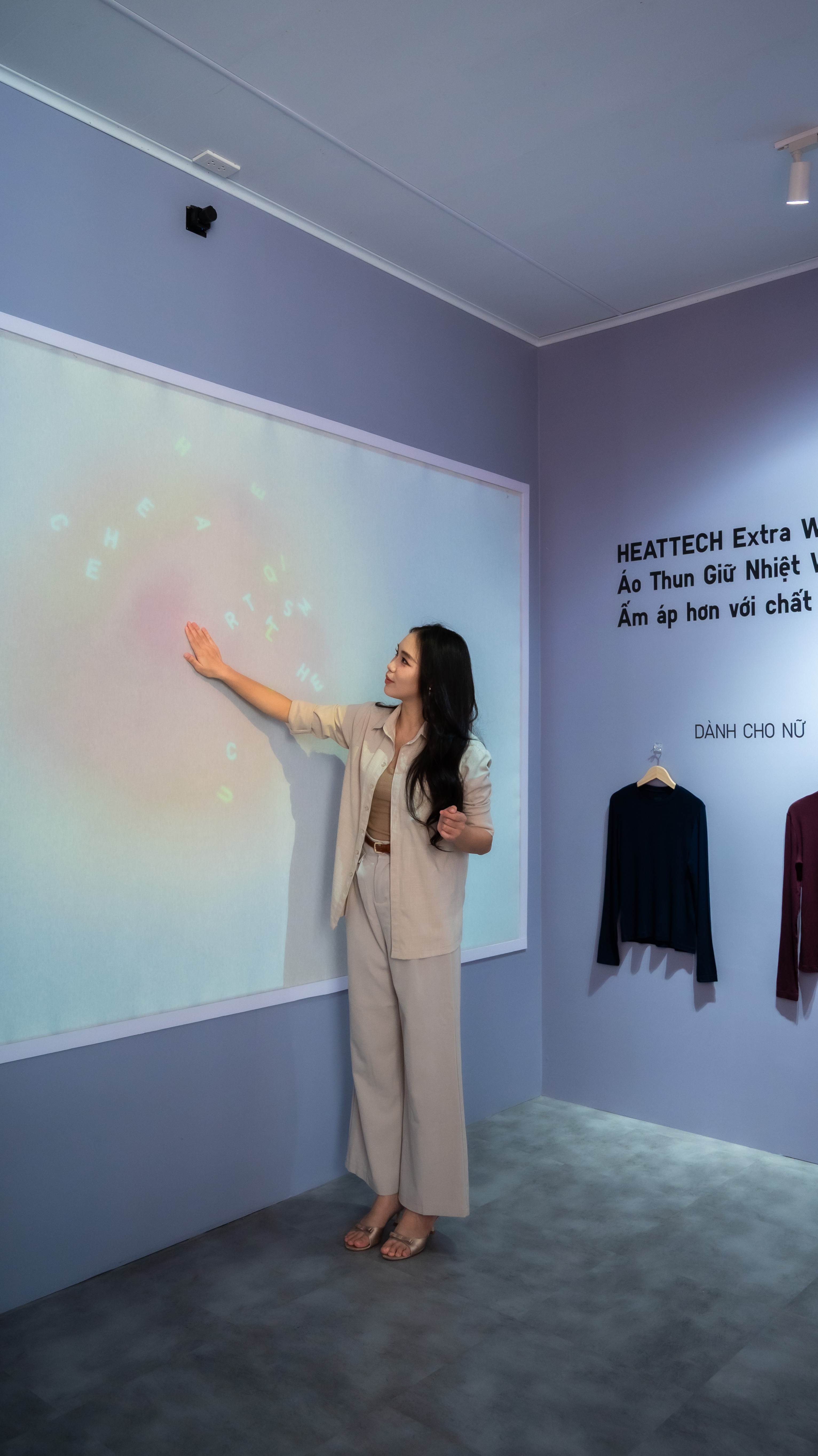 ao giu am Uniqlo,  HEATTECH,  PUFFTECH,  mac am khong nang,  cong nghe giu nhiet,  thoi trang Ha Noi anh 20