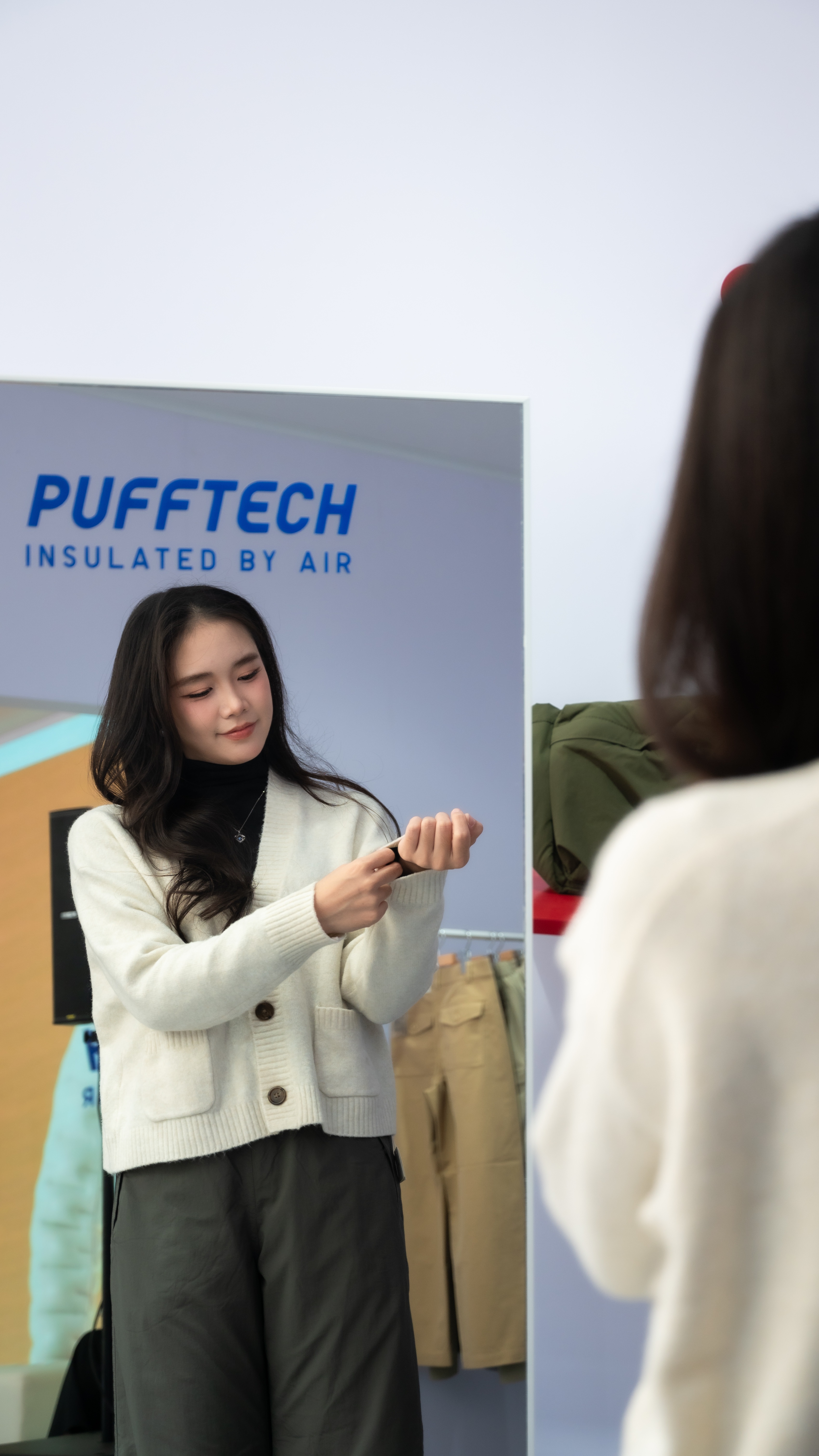 ao giu am Uniqlo,  HEATTECH,  PUFFTECH,  mac am khong nang,  cong nghe giu nhiet,  thoi trang Ha Noi anh 24