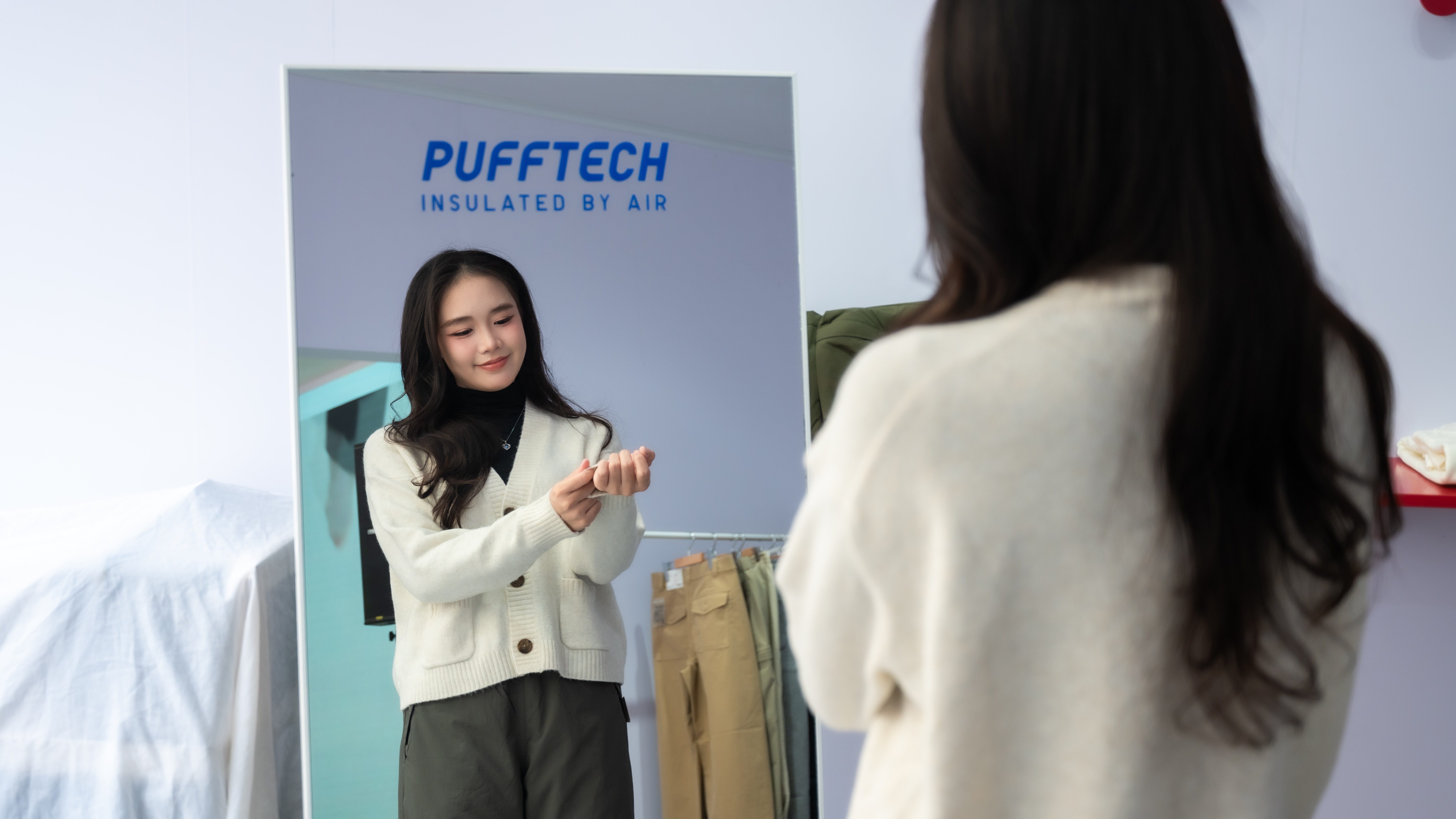 ao giu am Uniqlo,  HEATTECH,  PUFFTECH,  mac am khong nang,  cong nghe giu nhiet,  thoi trang Ha Noi anh 23