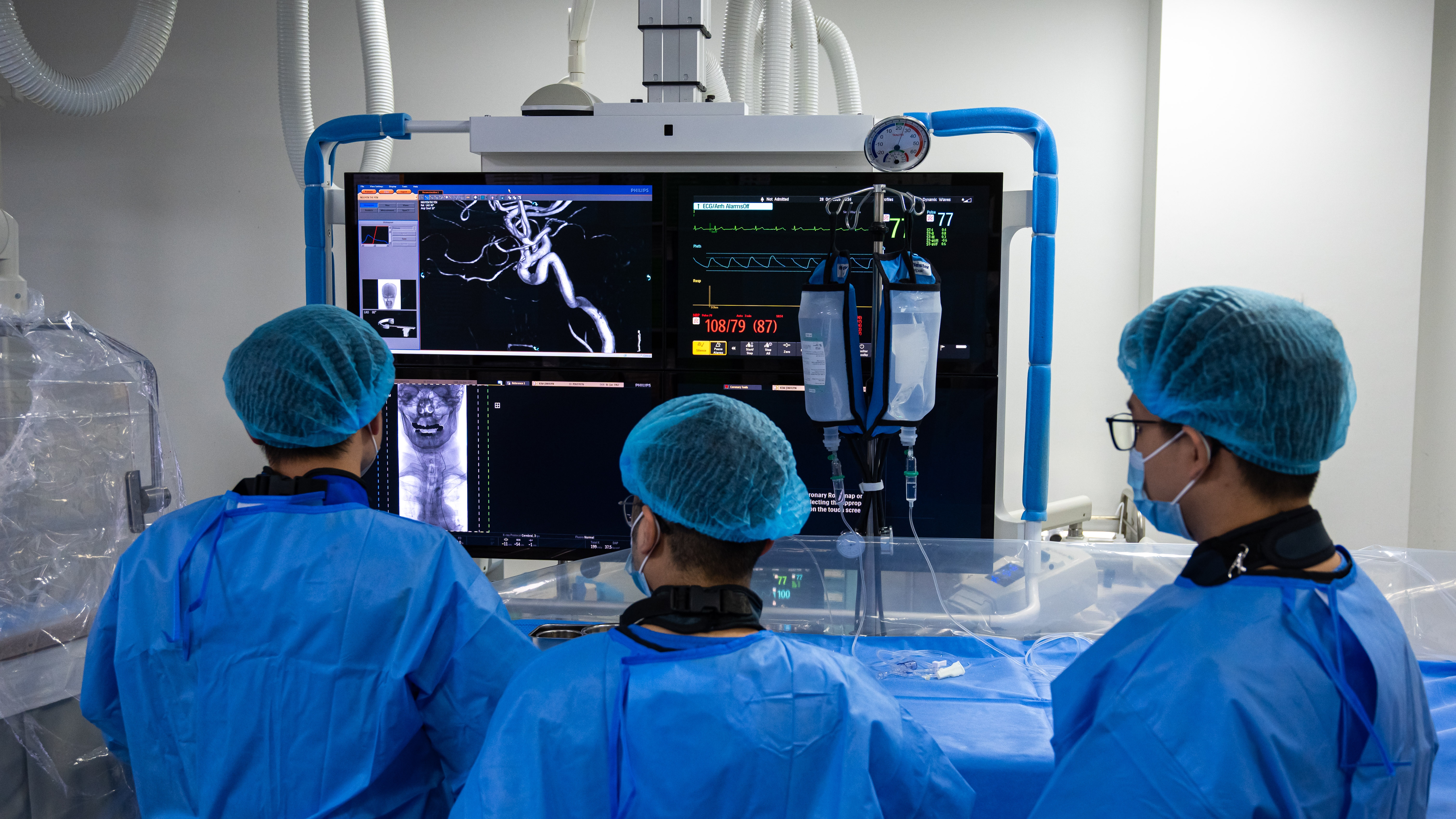 trong phong can thiep nao anh 15