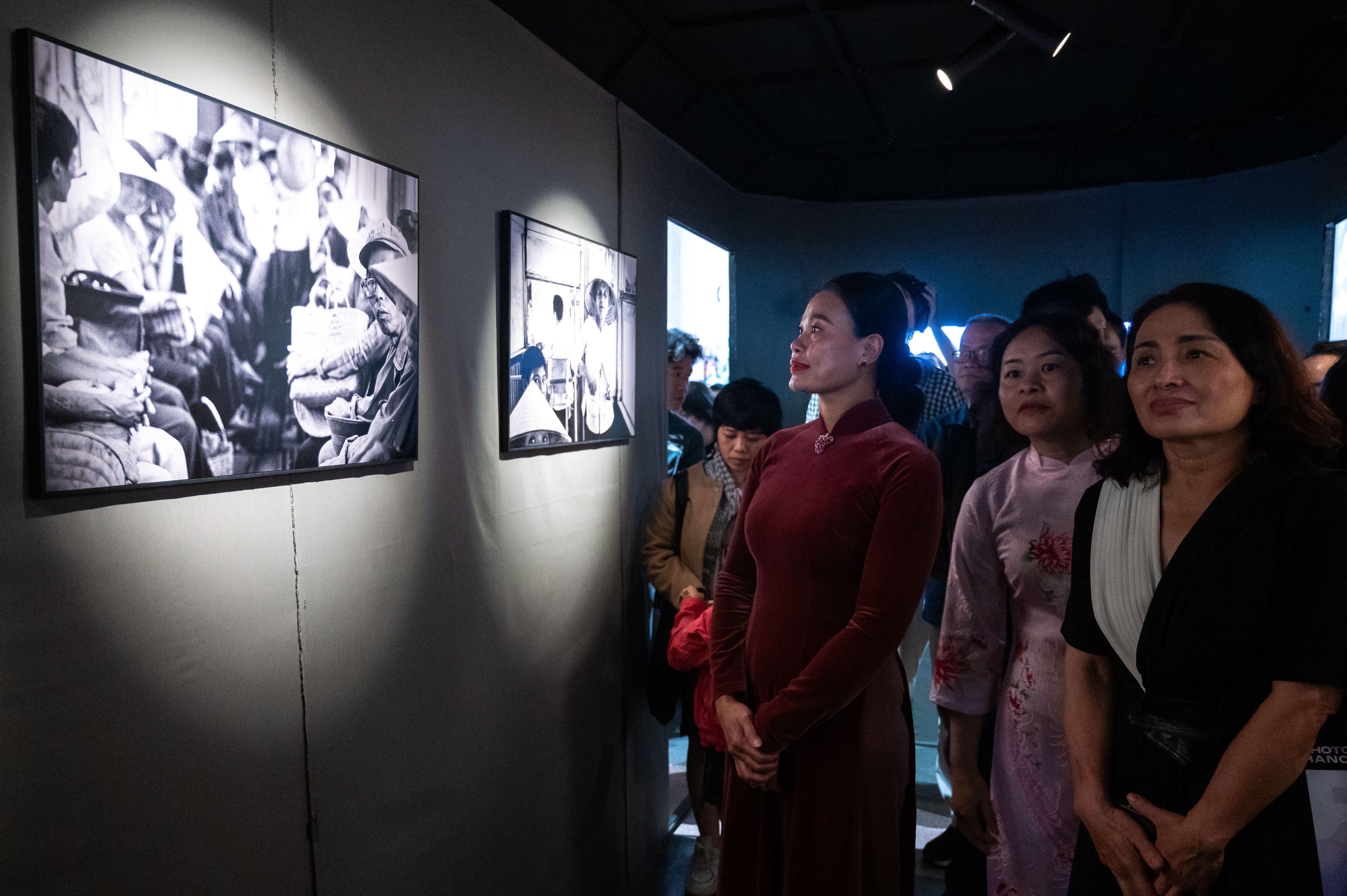 Hanoi photo, trien lam Hang Buom, van hoa Ha Noi, su kien nhiep anh, ky uc thanh pho, nghe thuat thi giac, Vien Phap Viet Nam, UNESCO Ha Noi, le hoi hinh anh anh 28