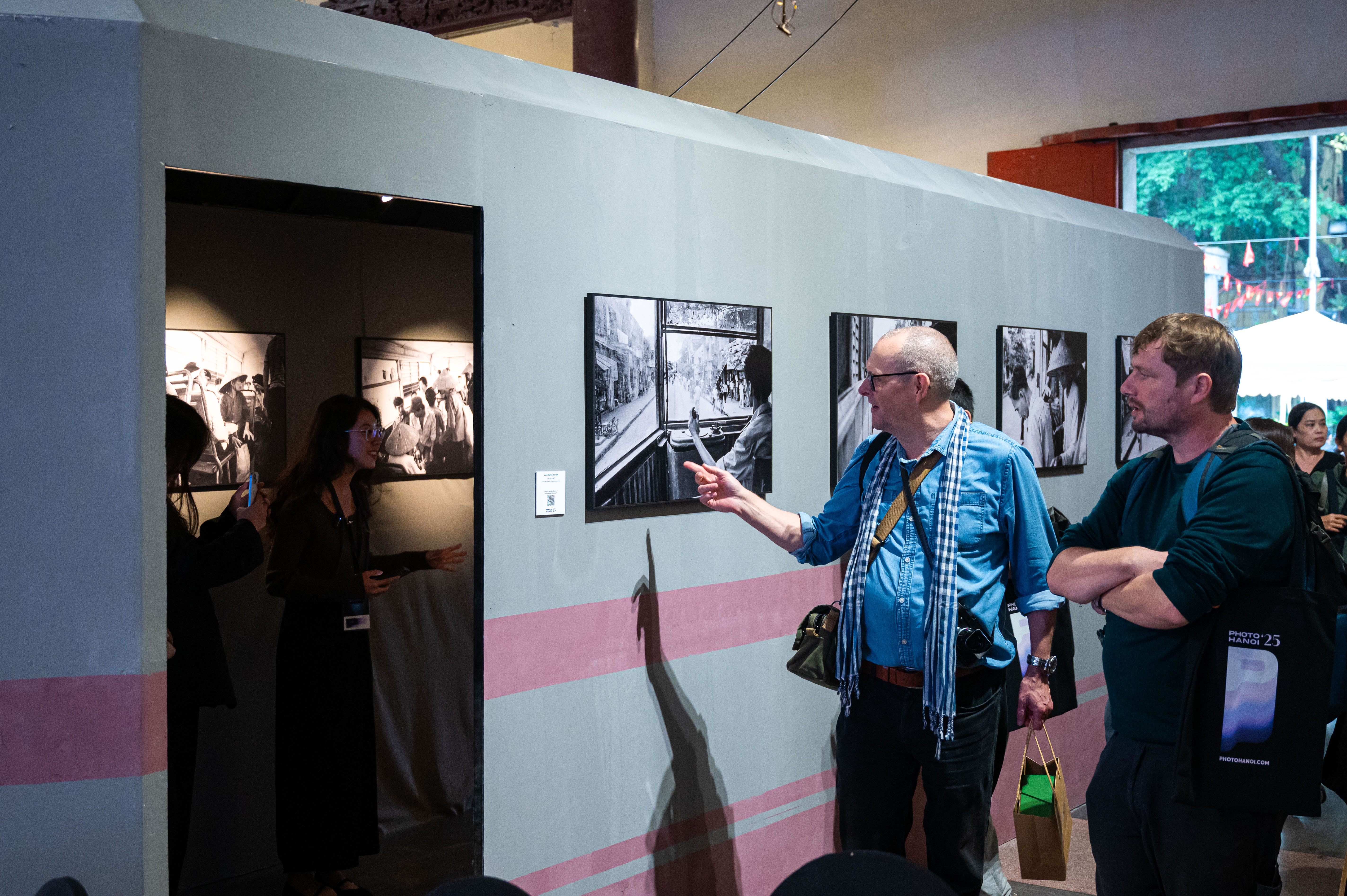 Hanoi photo, trien lam Hang Buom, van hoa Ha Noi, su kien nhiep anh, ky uc thanh pho, nghe thuat thi giac, Vien Phap Viet Nam, UNESCO Ha Noi, le hoi hinh anh anh 3