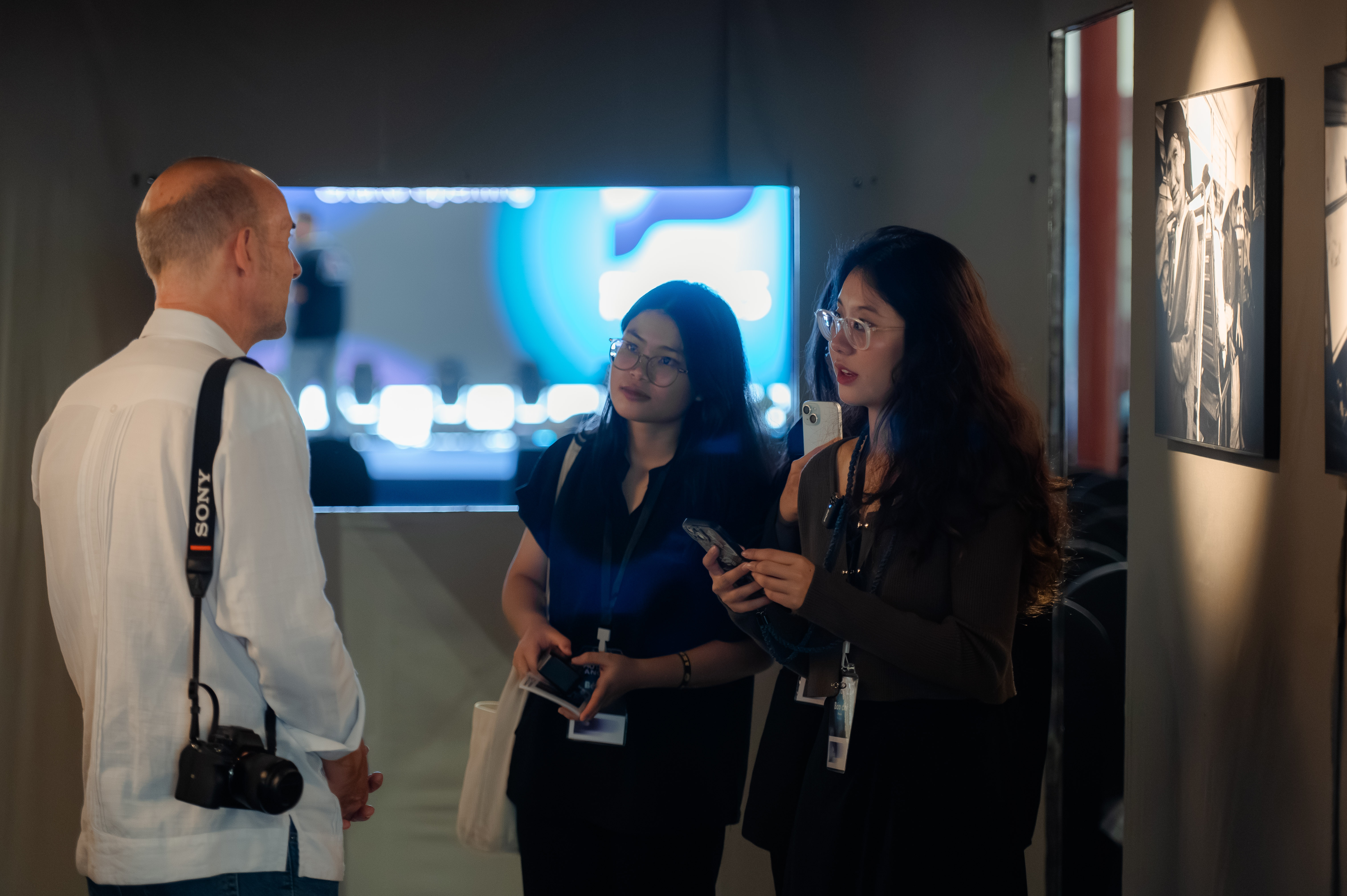 Hanoi photo, trien lam Hang Buom, van hoa Ha Noi, su kien nhiep anh, ky uc thanh pho, nghe thuat thi giac, Vien Phap Viet Nam, UNESCO Ha Noi, le hoi hinh anh anh 27