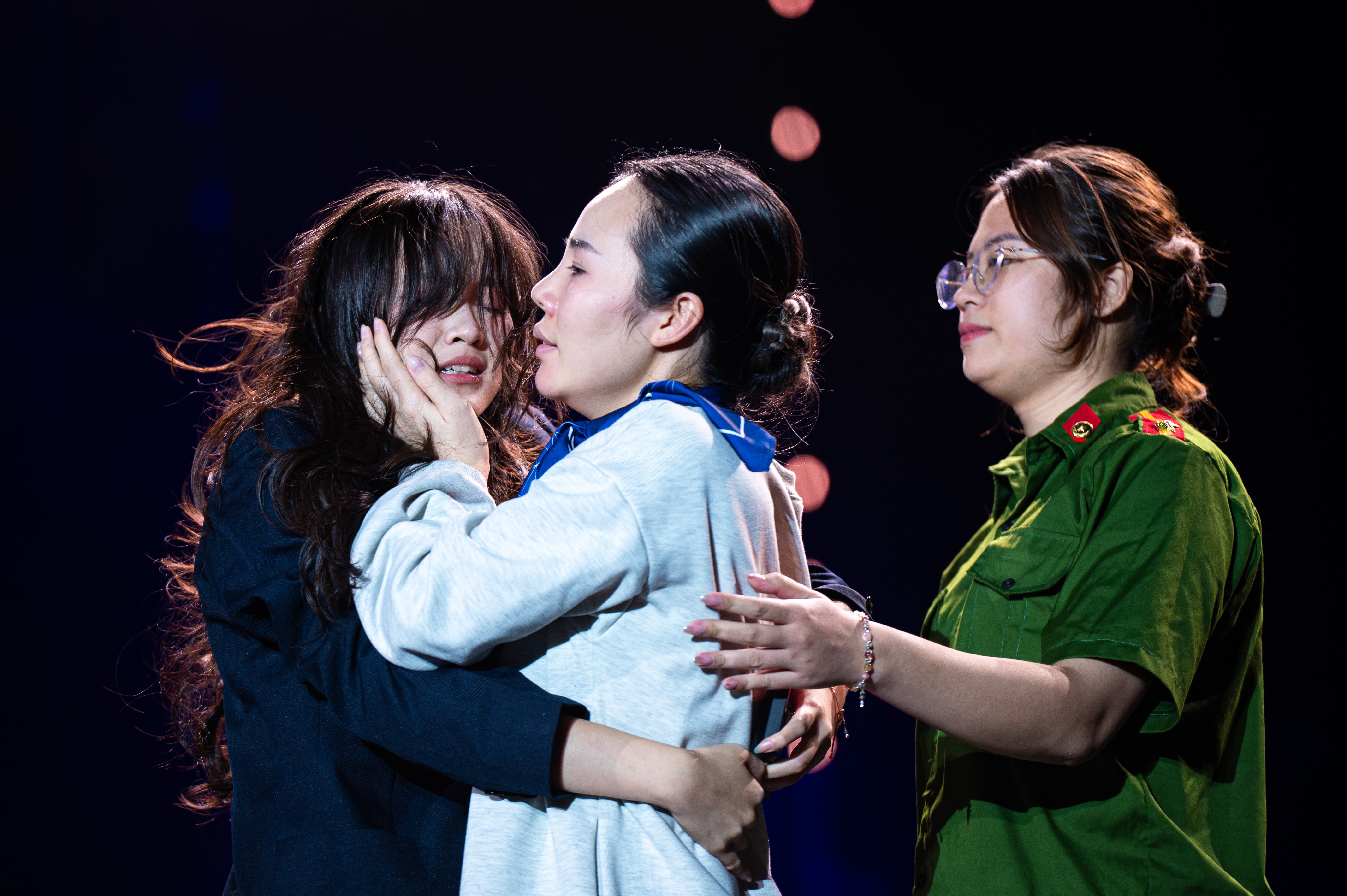 chien dich khong mot minh anh 15