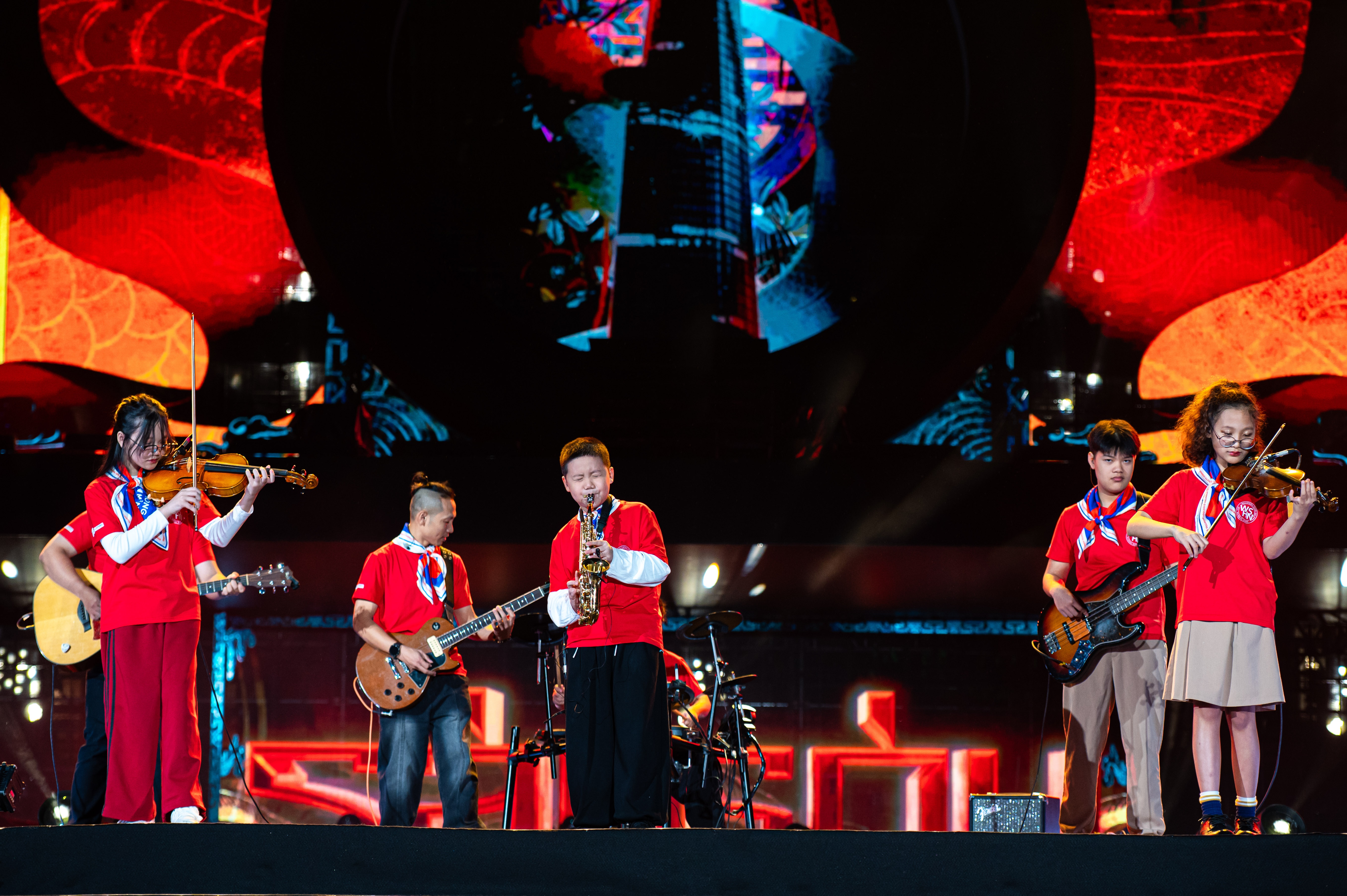 chien dich khong mot minh anh 2