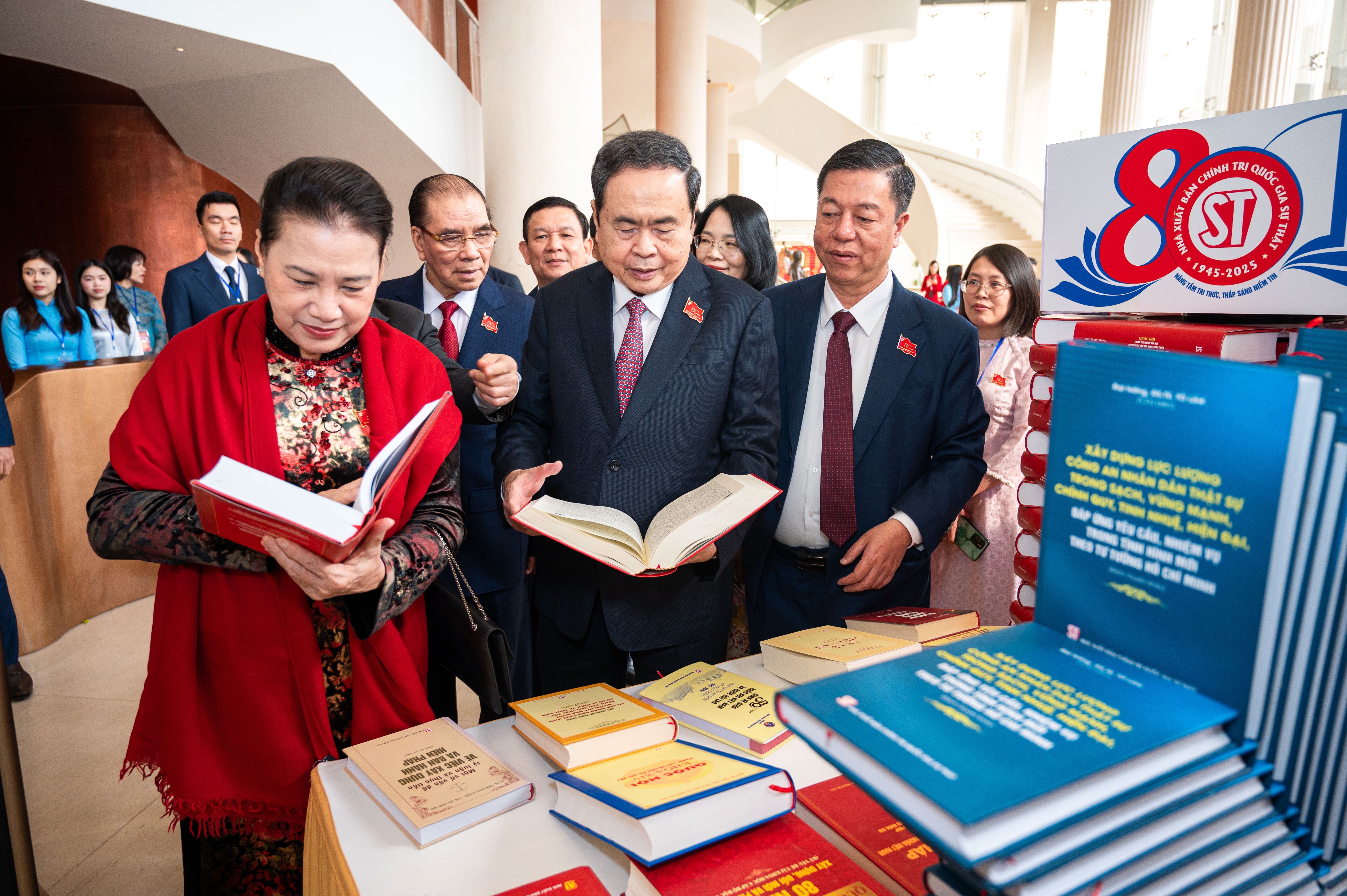 NXB Chinh tri quoc gia anh 2