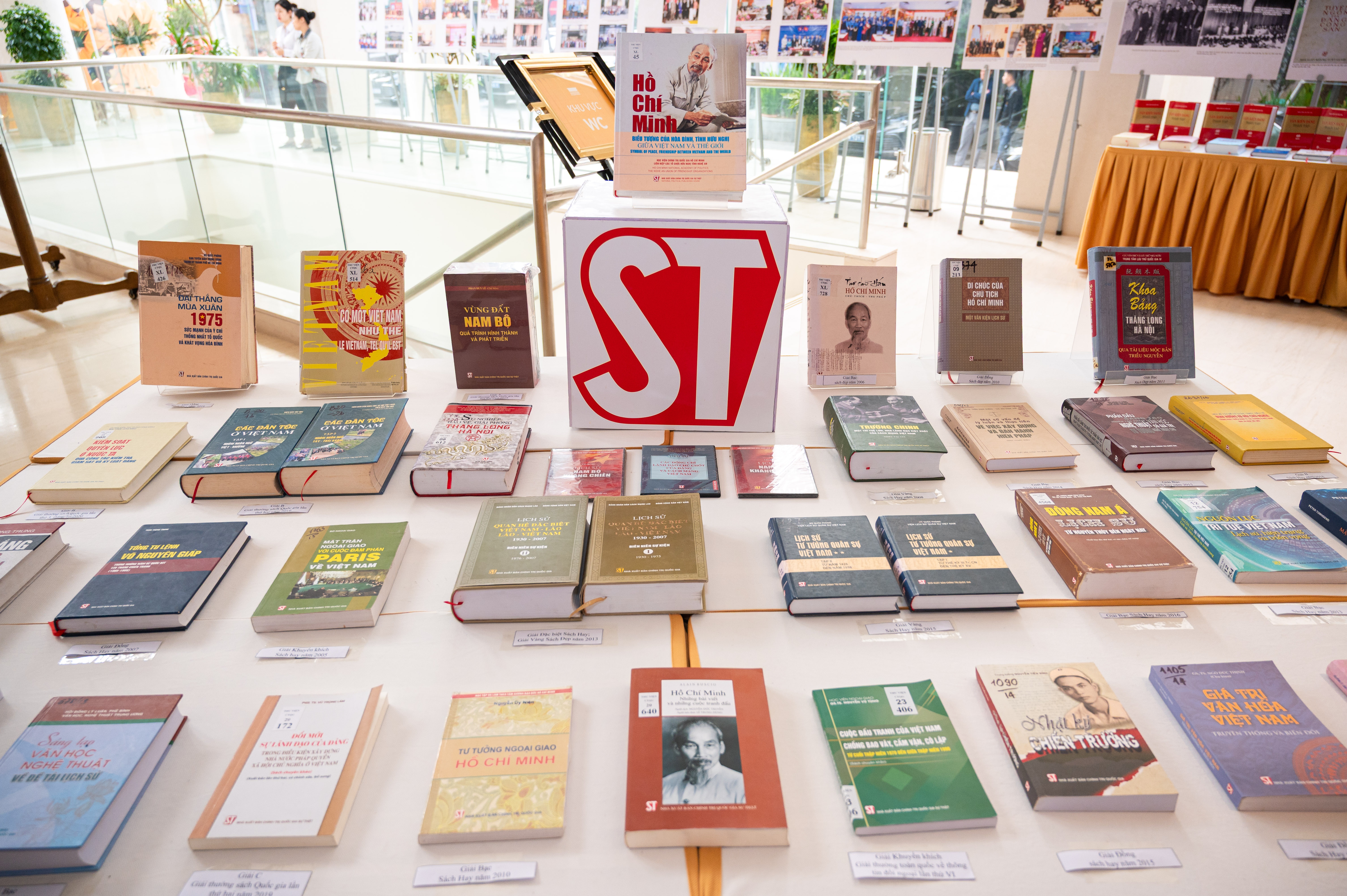 NXB Chinh tri quoc gia anh 3