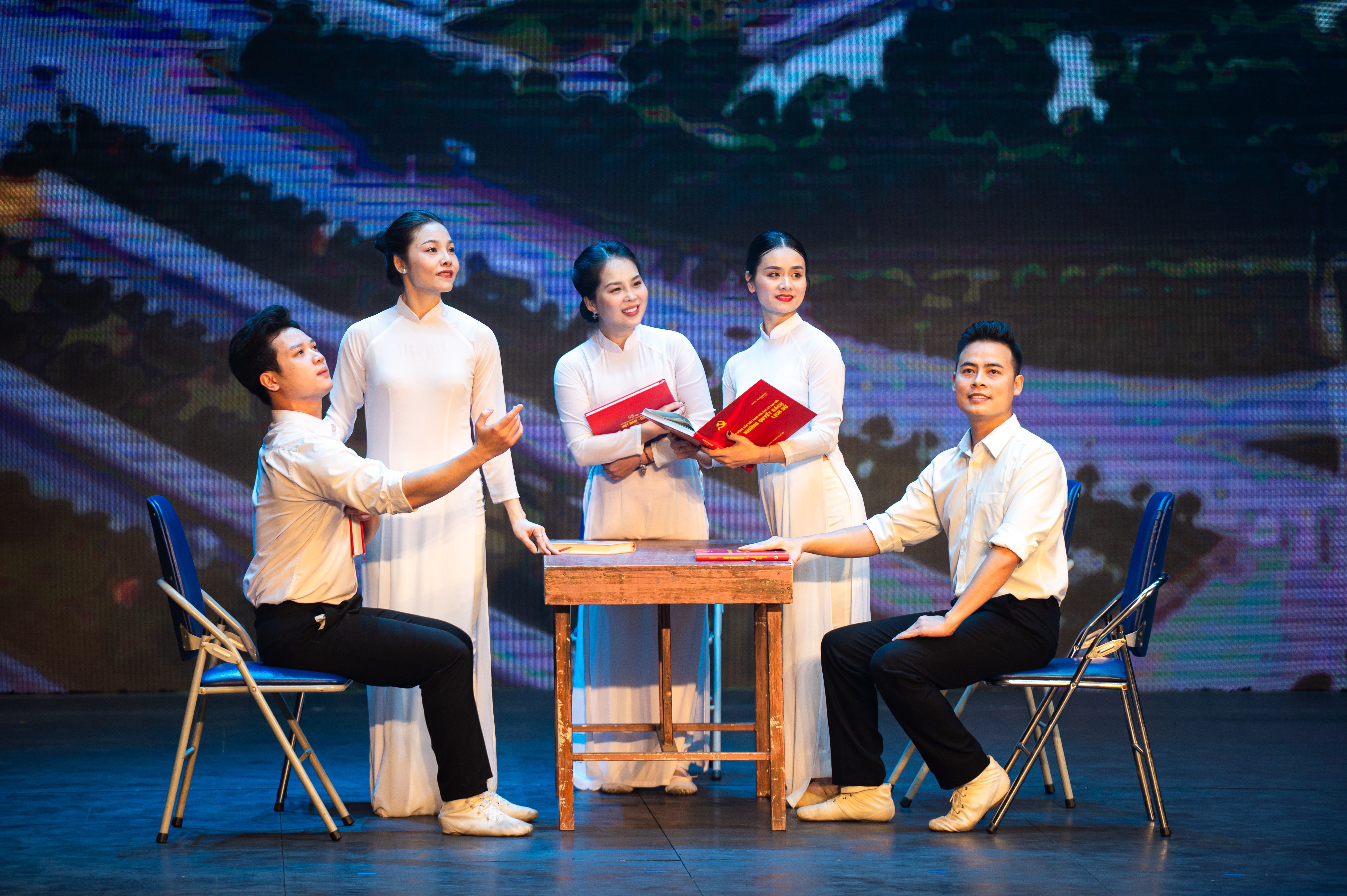 NXB Chinh tri quoc gia anh 13