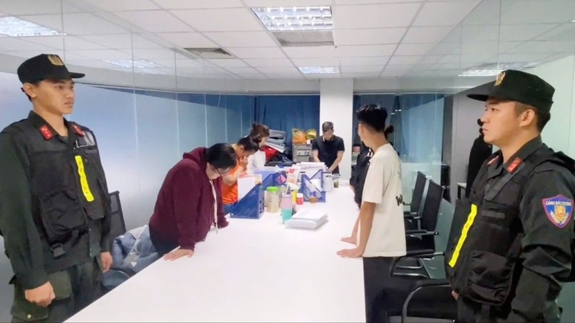 Hanh trinh truy bat,  ong trum,  Tap doan lua dao,  online anh 1