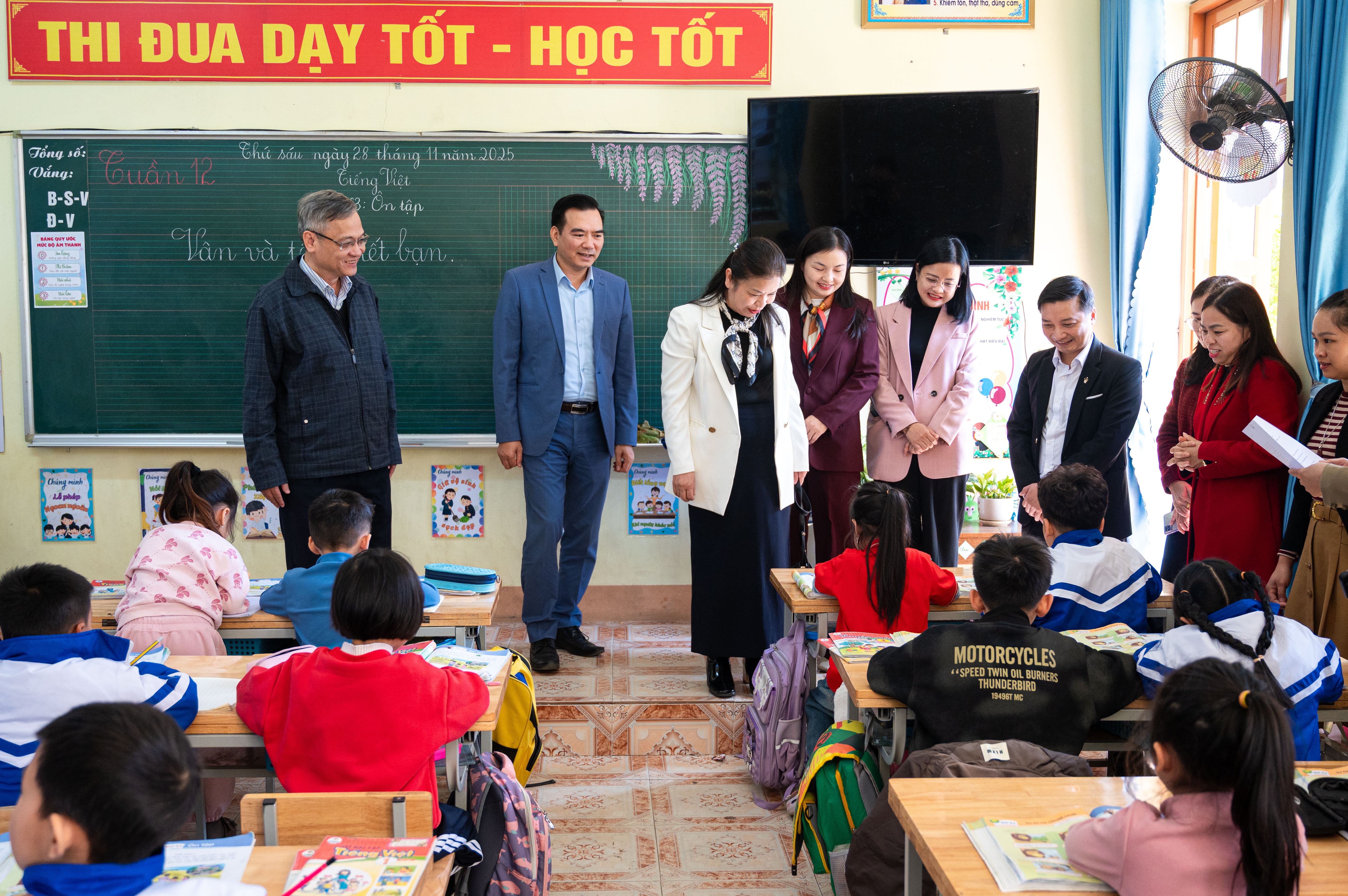 hoi xuat ban trao qua anh 1