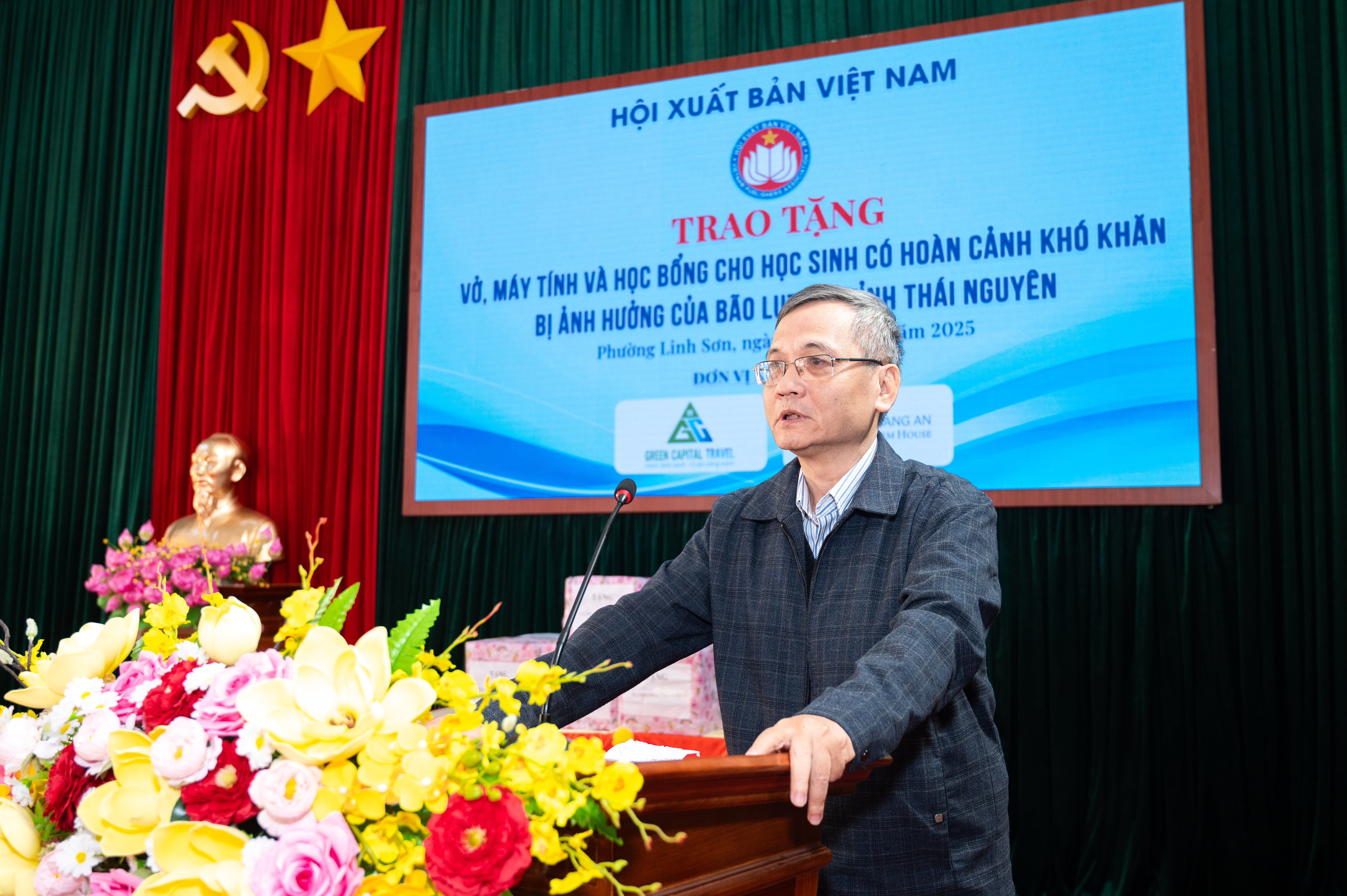 hoi xuat ban trao qua anh 3