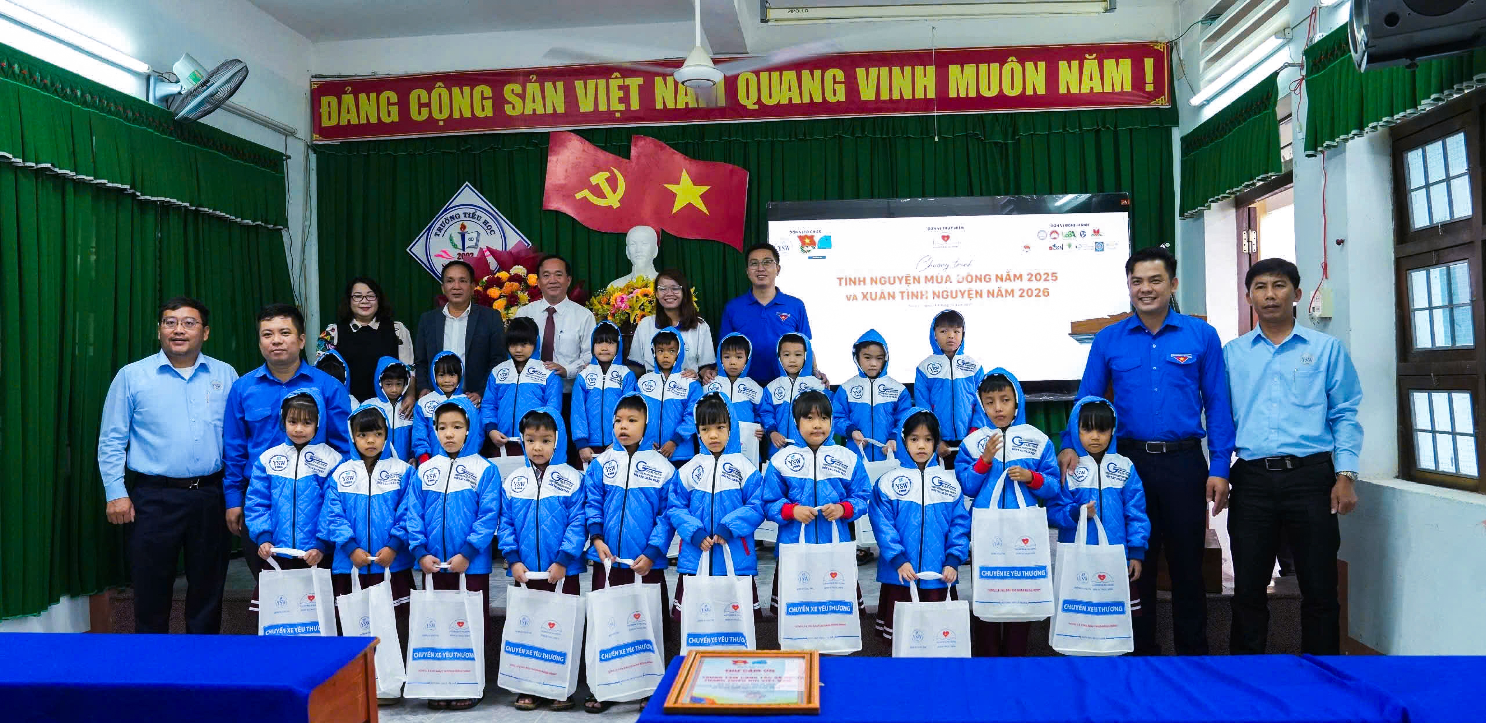 hoi xuat ban trao qua anh 14